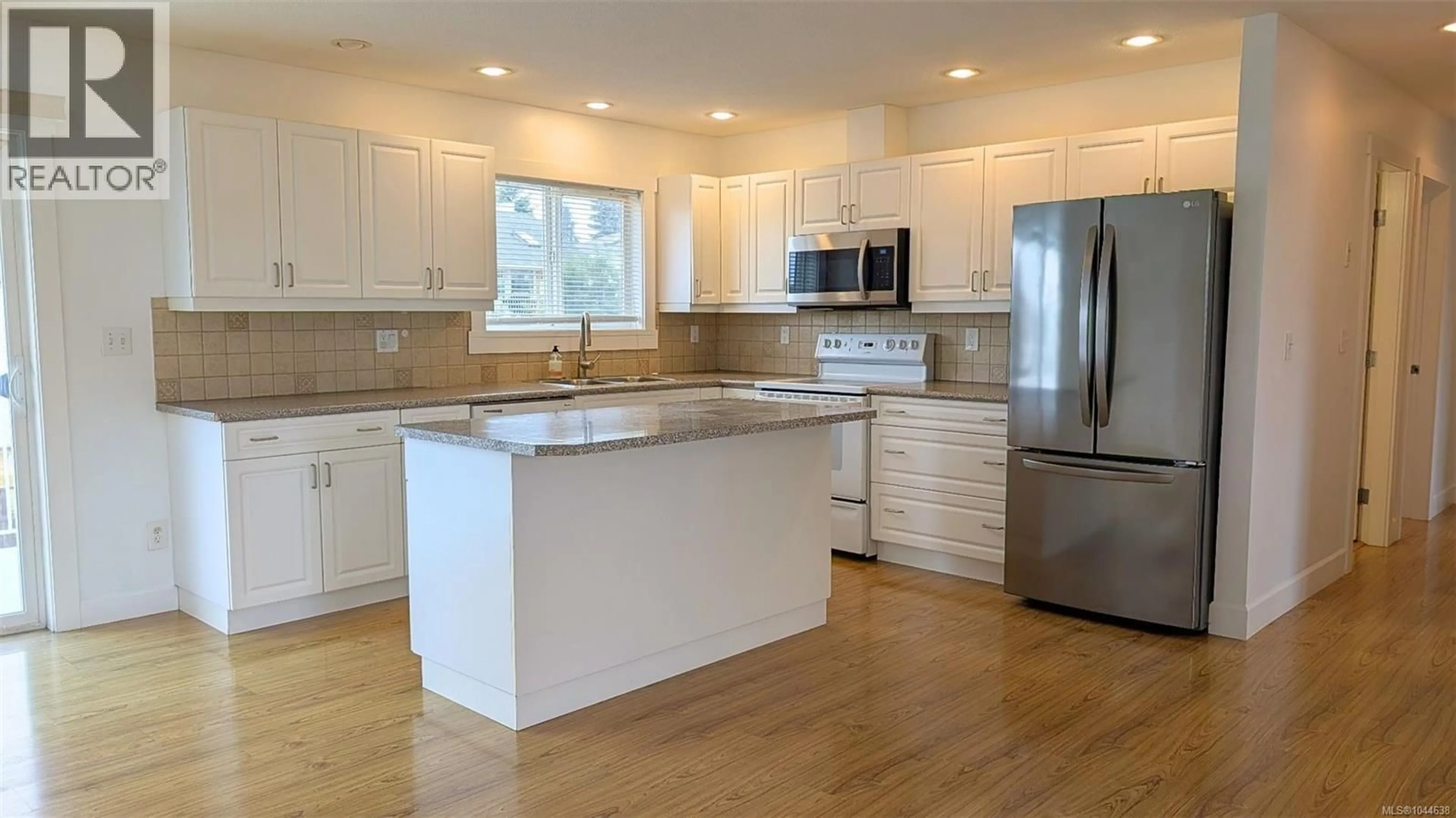 Open concept kitchen, wood/laminate floor for 1721 NORTHFIELD ROAD, Nanaimo British Columbia V9S3B1