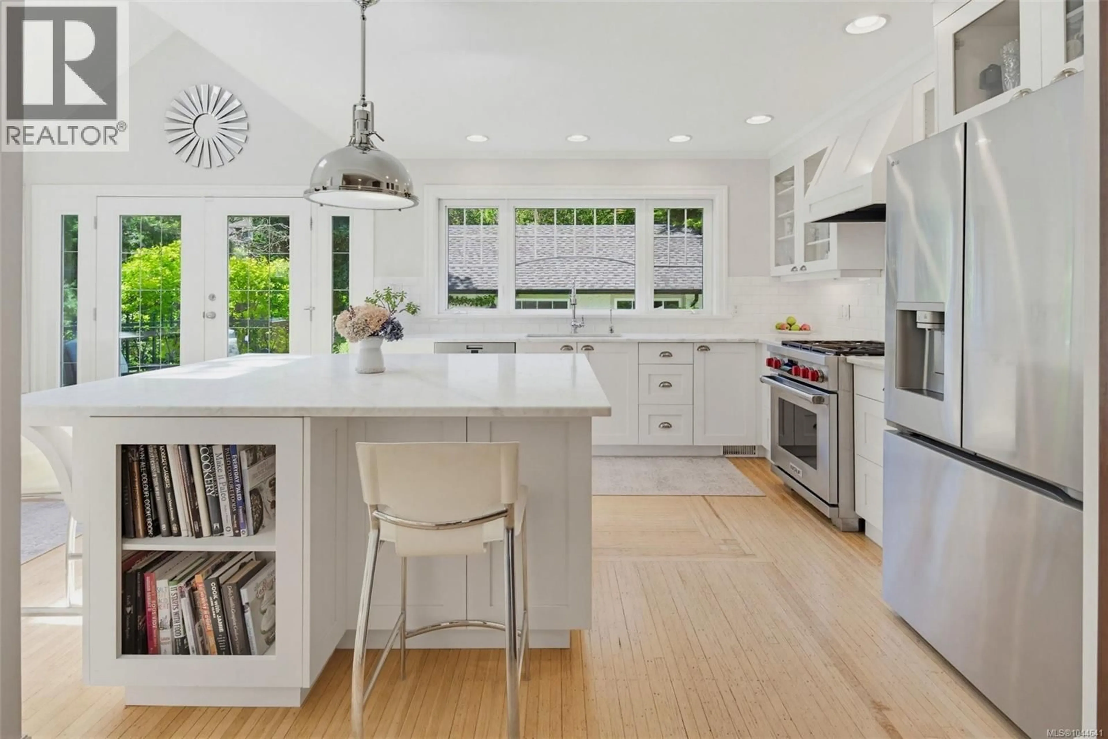 Contemporary kitchen, unknown for 688 FALKLAND ROAD, Oak Bay British Columbia V8S4L5