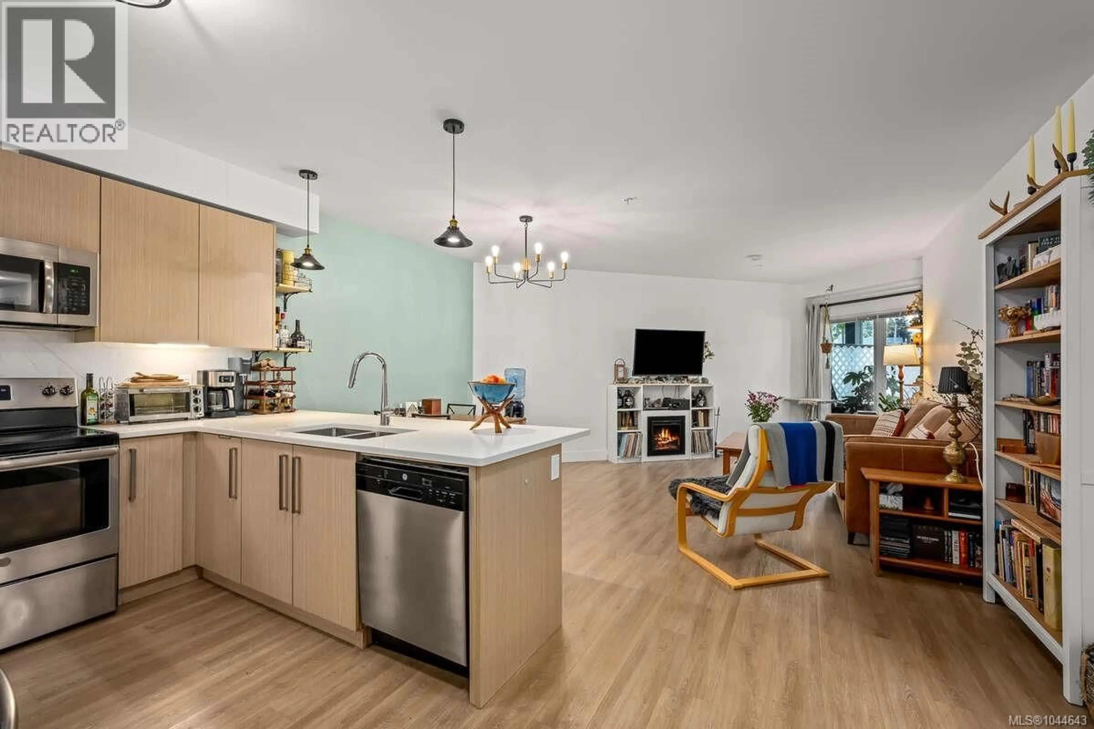 Open concept kitchen, wood/laminate floor for 101 - 3070 KILPATRICK AVENUE, Courtenay British Columbia V9N0G7