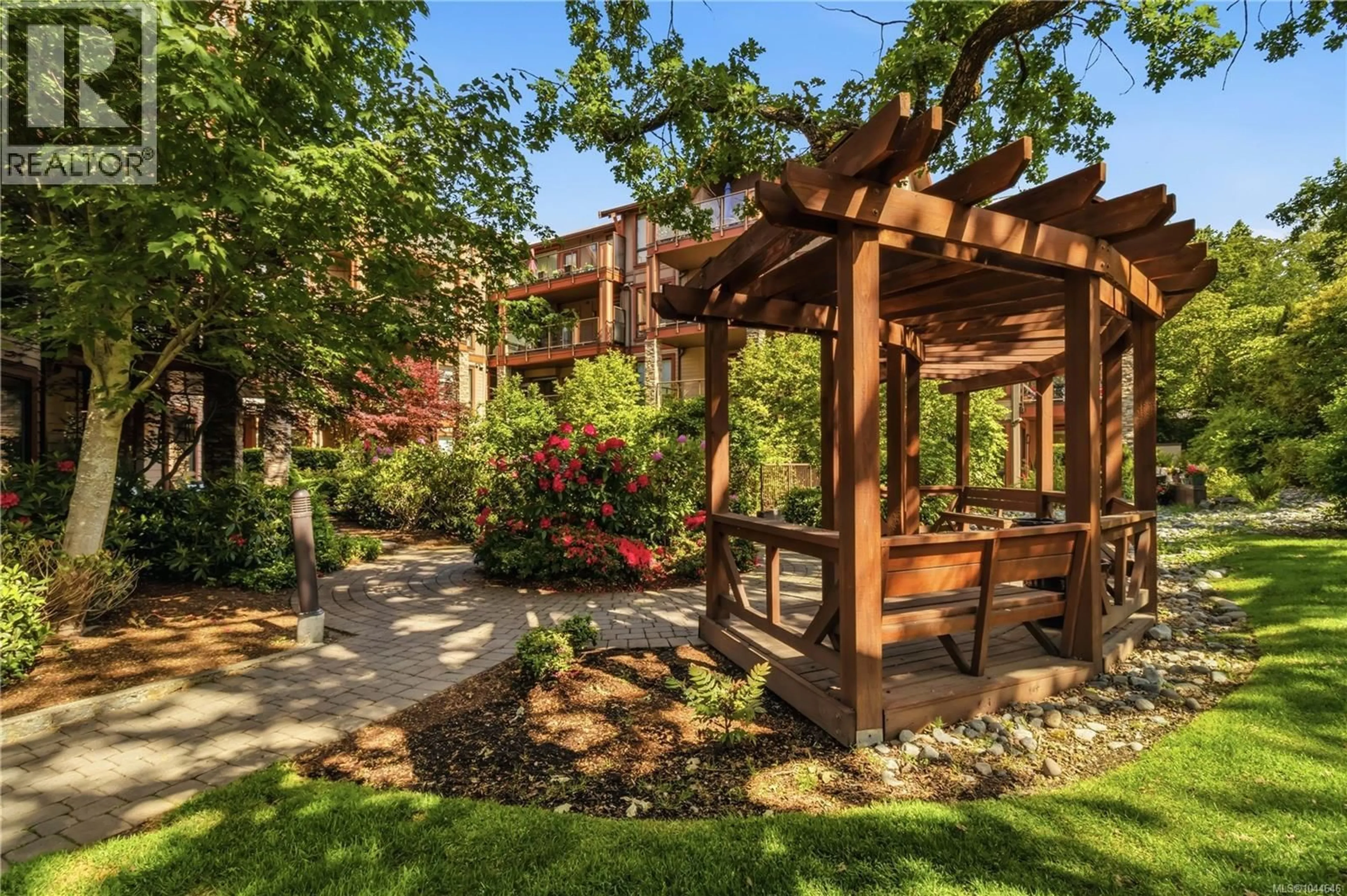 Patio, unknown for 101 - 4529 WEST SAANICH ROAD, Saanich British Columbia V8Z3G3