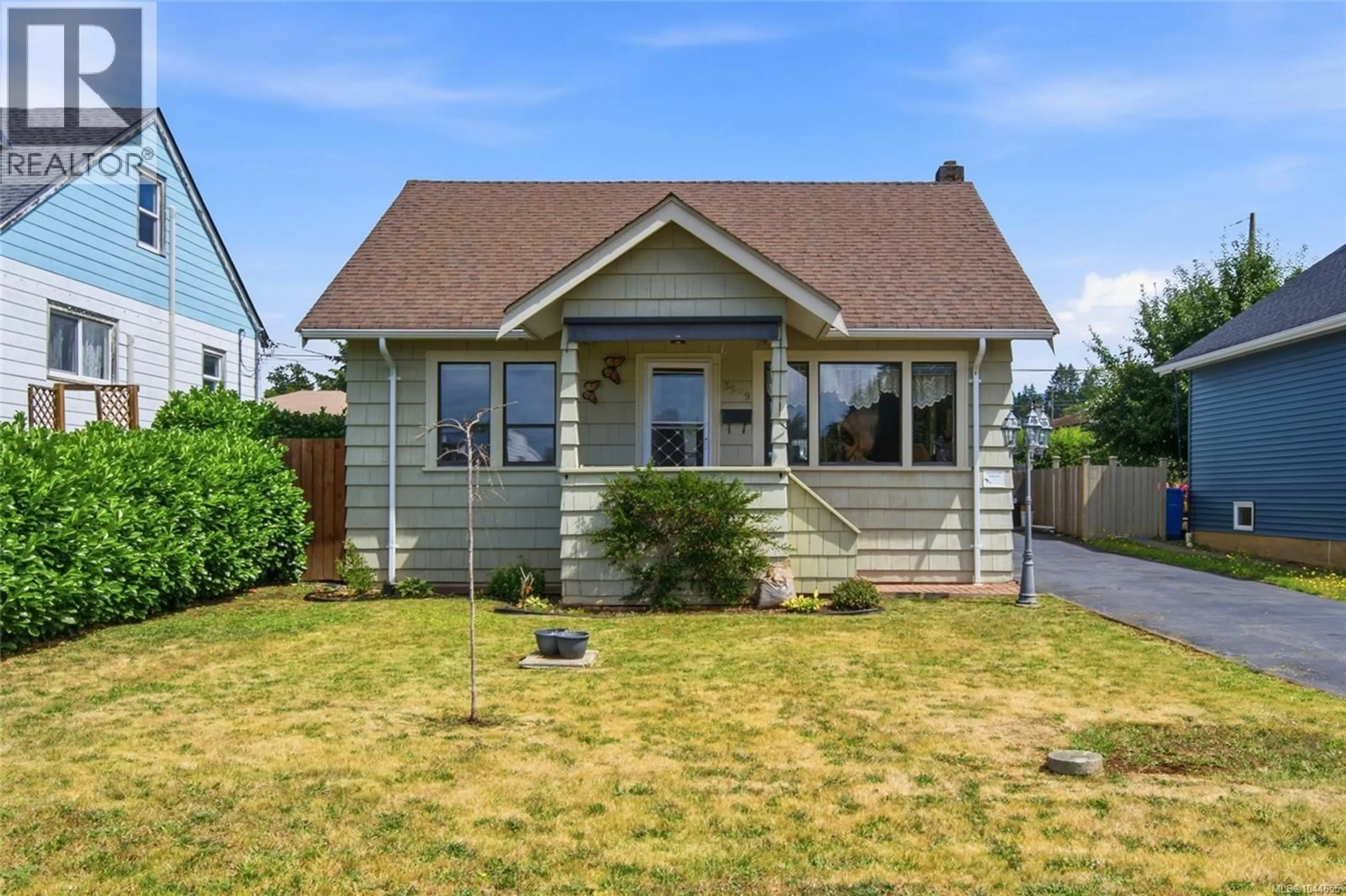 Home with vinyl exterior material, street for 3529 9TH AVENUE, Port Alberni British Columbia V9Y4T4