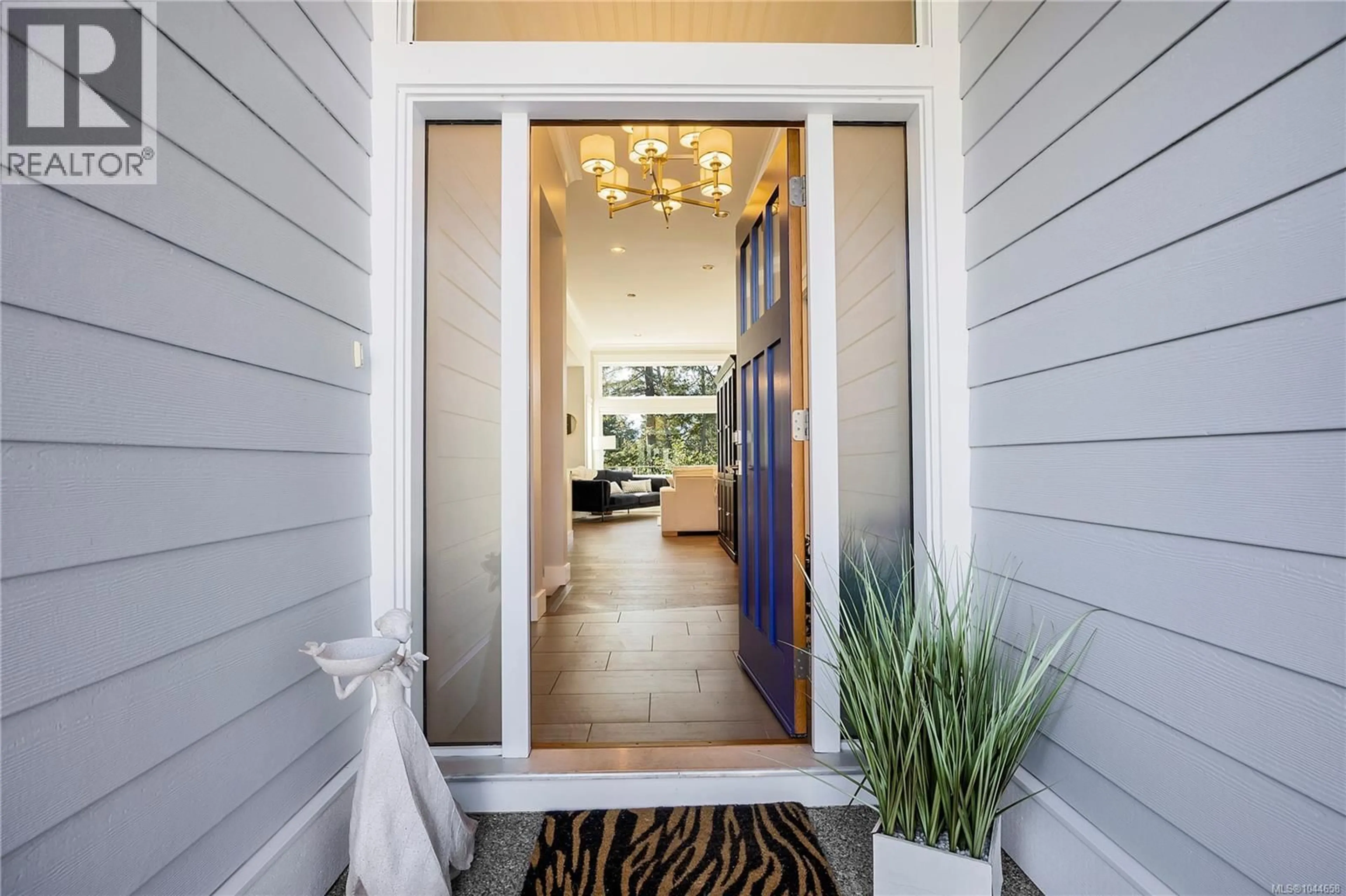 Indoor entryway for 207 LINSTEAD PLACE, Nanaimo British Columbia V9T0G5
