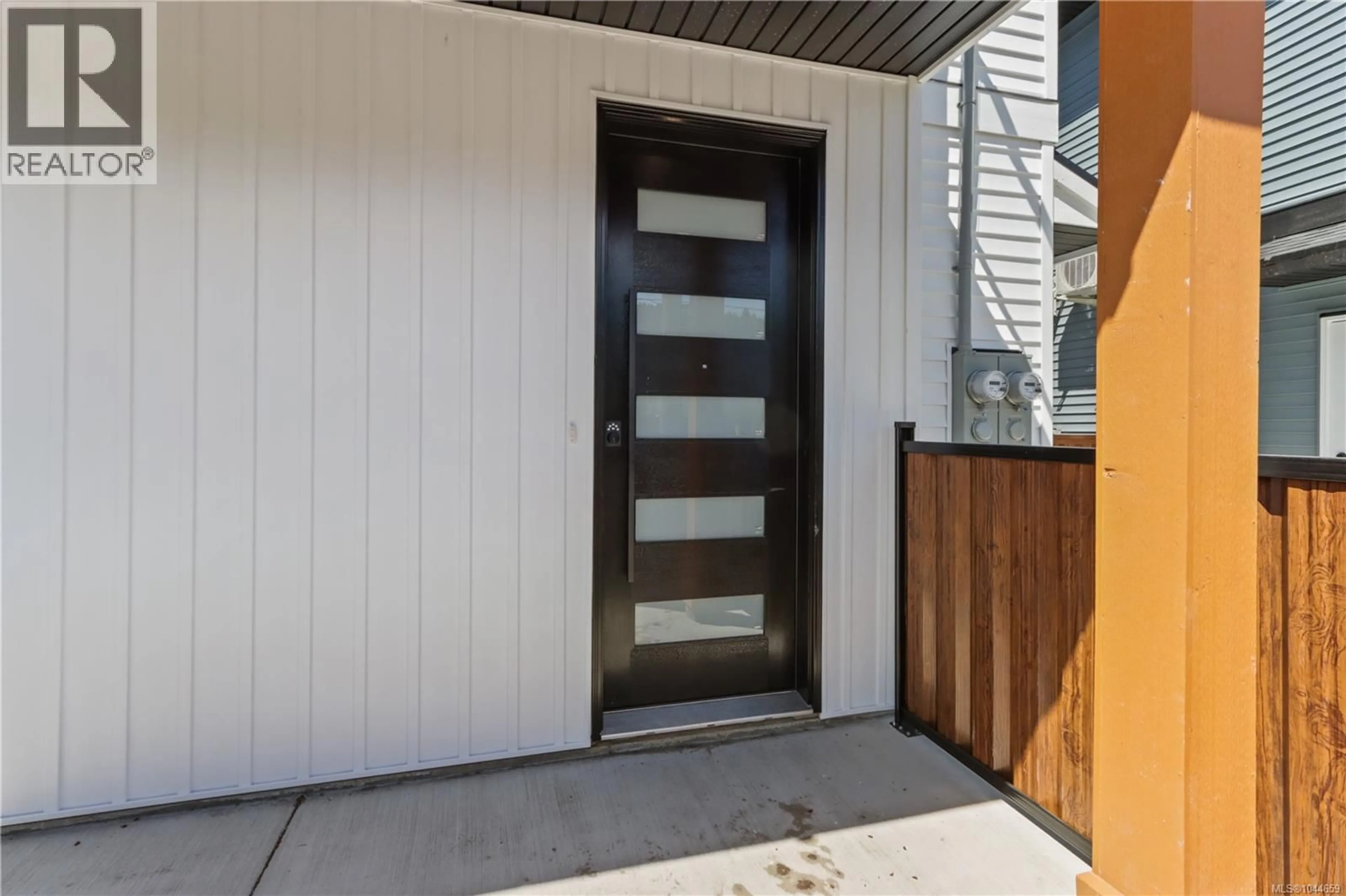 Indoor entryway for 100 - 2190 JINGLE POT ROAD, Nanaimo British Columbia V9R6J2