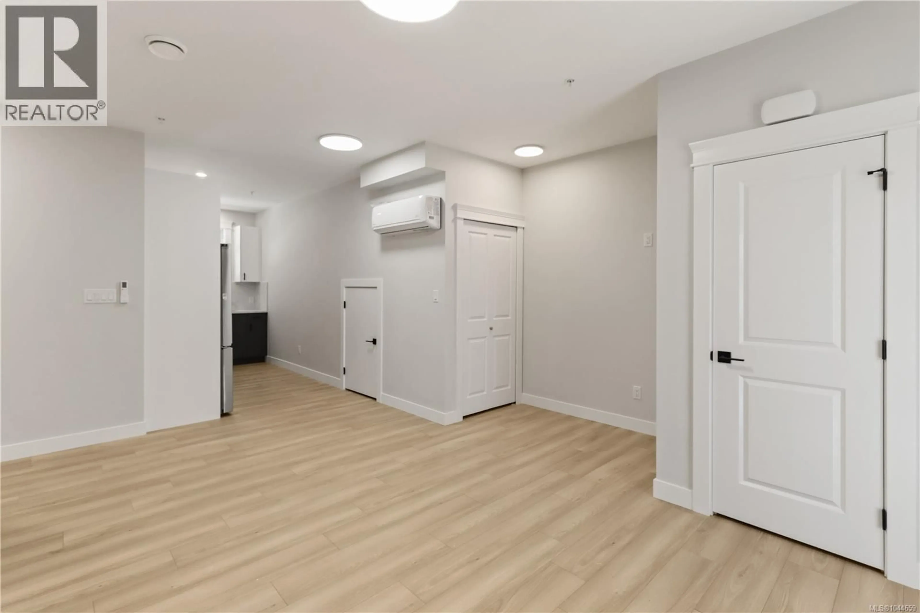 A pic of a room for 100 - 2190 JINGLE POT ROAD, Nanaimo British Columbia V9R6J2