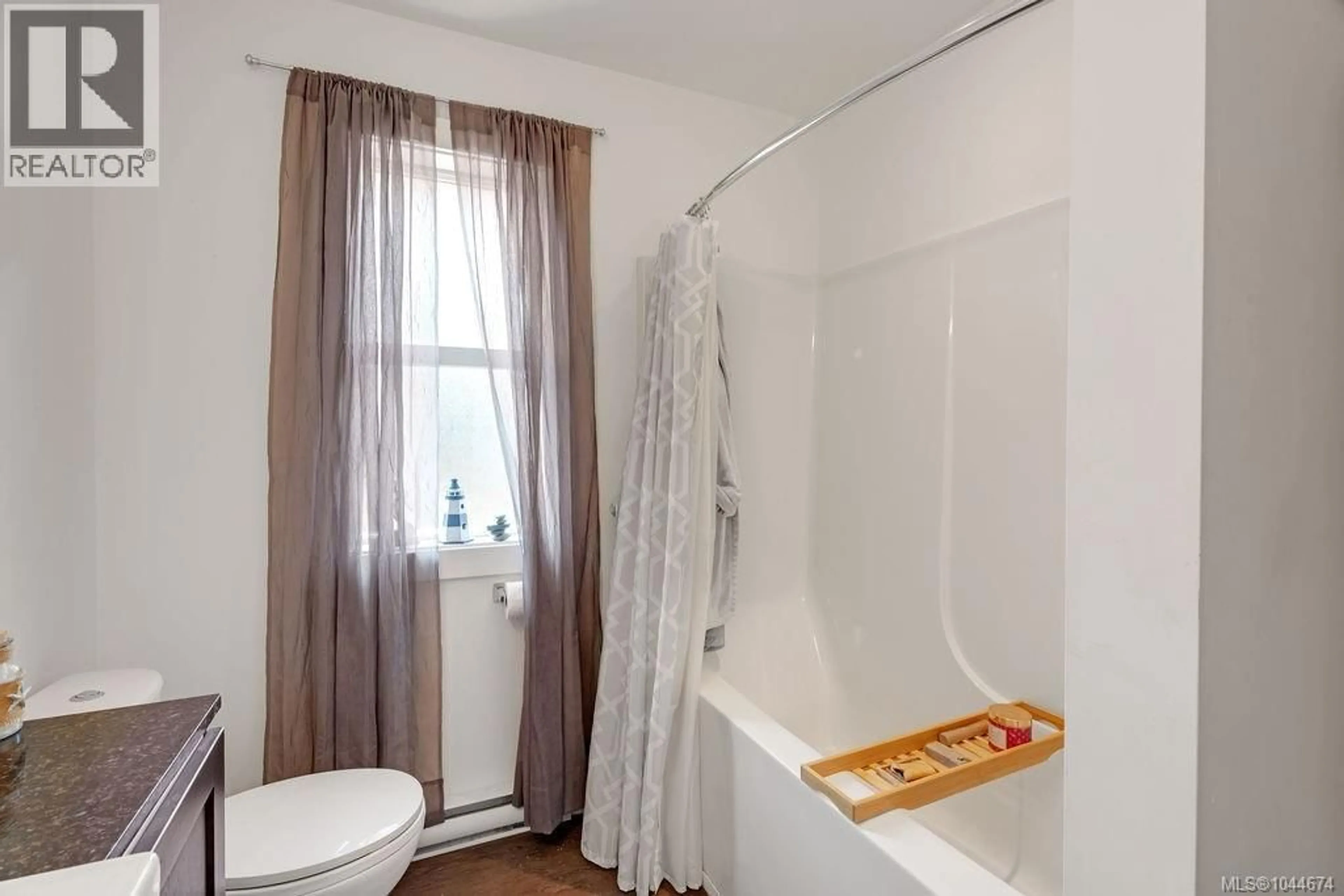 Standard bathroom, unknown for 426 & 426A BULLER STREET, Ladysmith British Columbia V9G1T4