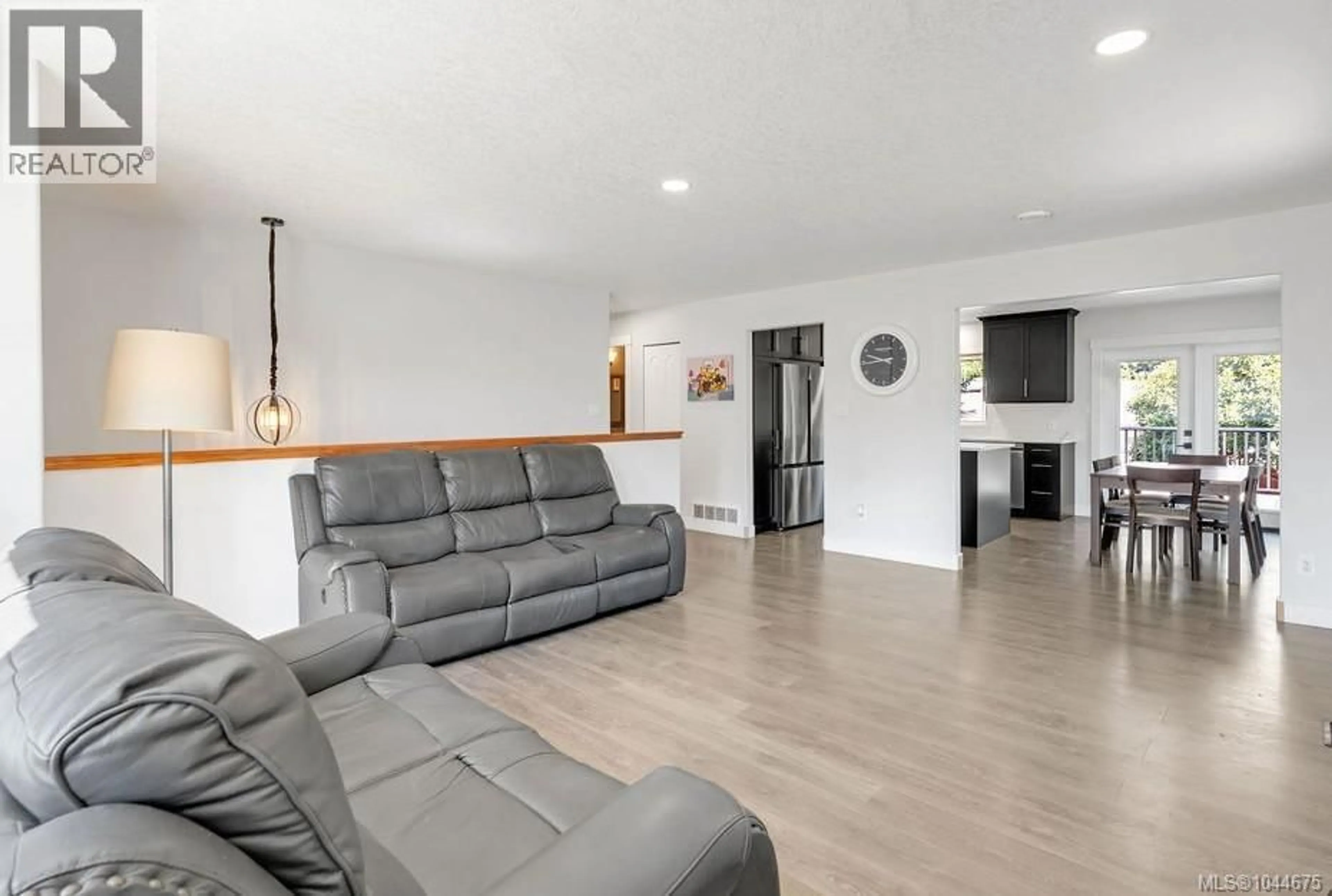 Living room with furniture, unknown for 1217 MCKINLEY ROAD, Ladysmith British Columbia V9G1P9