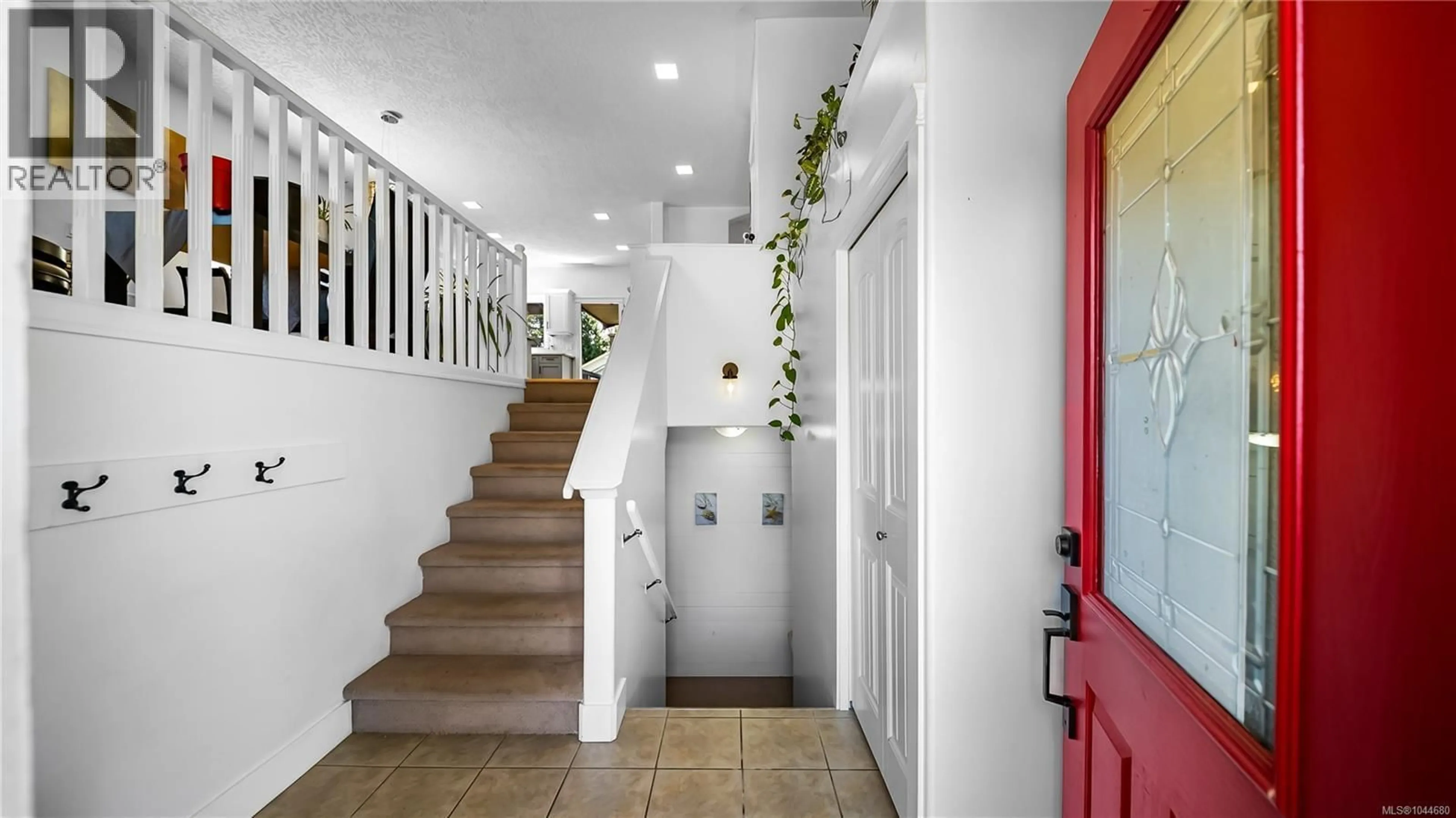 Indoor foyer for 2282 CHURCH HILL DRIVE, Sooke British Columbia V9Z0W3