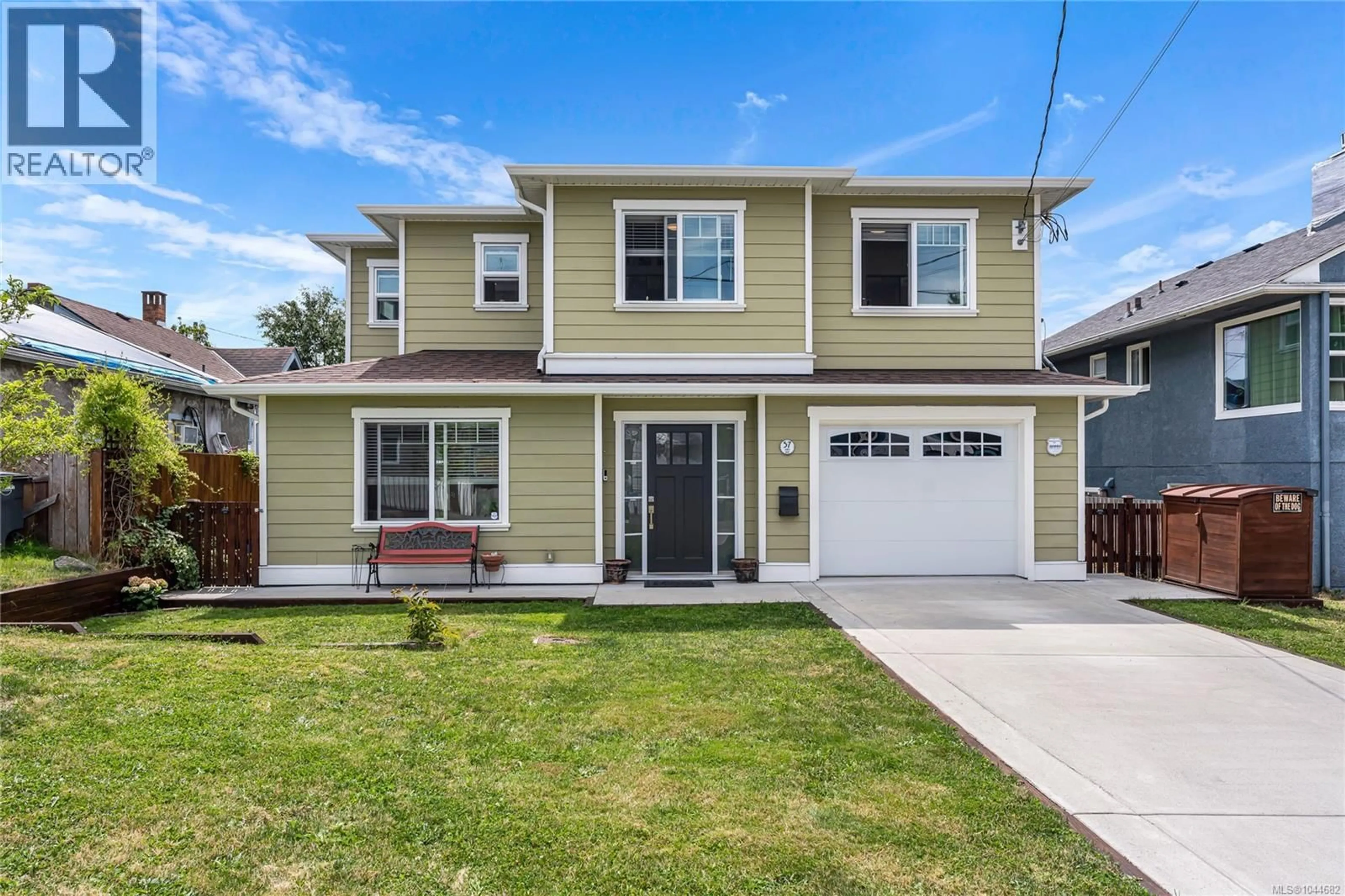 Home with vinyl exterior material, street for 57 SIMS AVENUE, Saanich British Columbia V8Z1J9