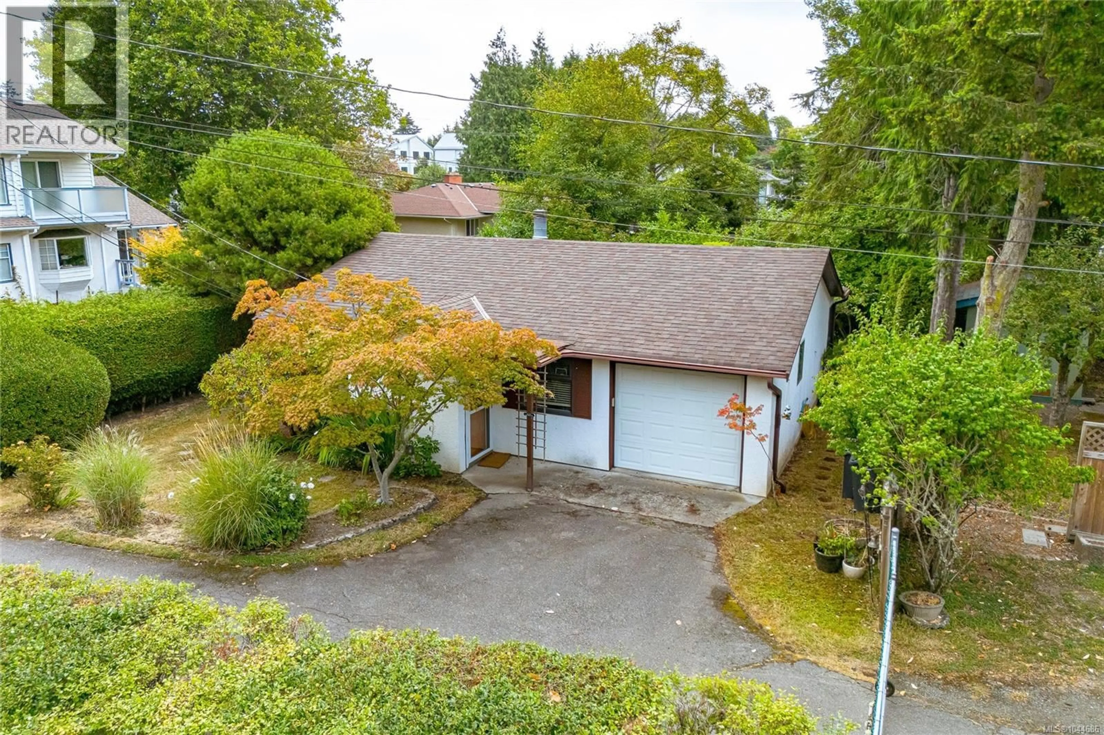 A pic from outside/outdoor area/front of a property/back of a property/a pic from drone, street for A-1143 MUNRO STREET, Esquimalt British Columbia V9A5P3