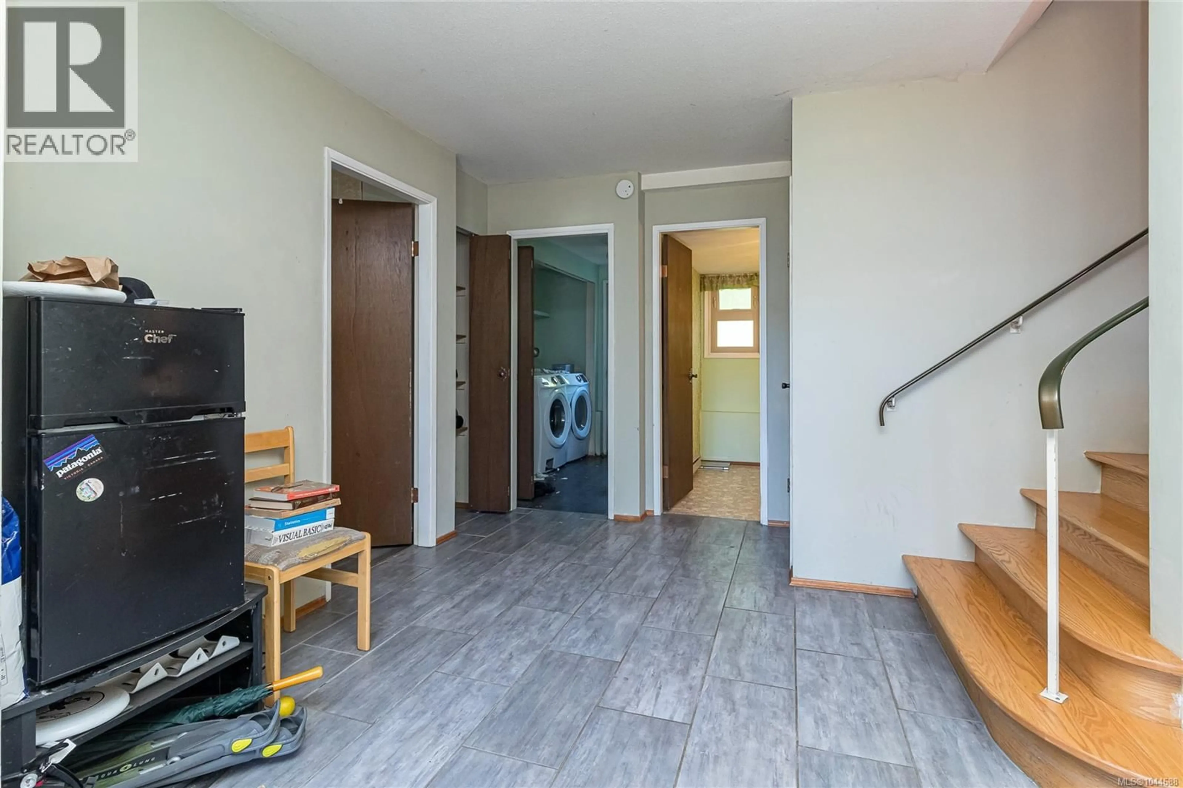 Indoor entryway for 4167 THORNHILL CRESCENT, Saanich British Columbia V8N5E6