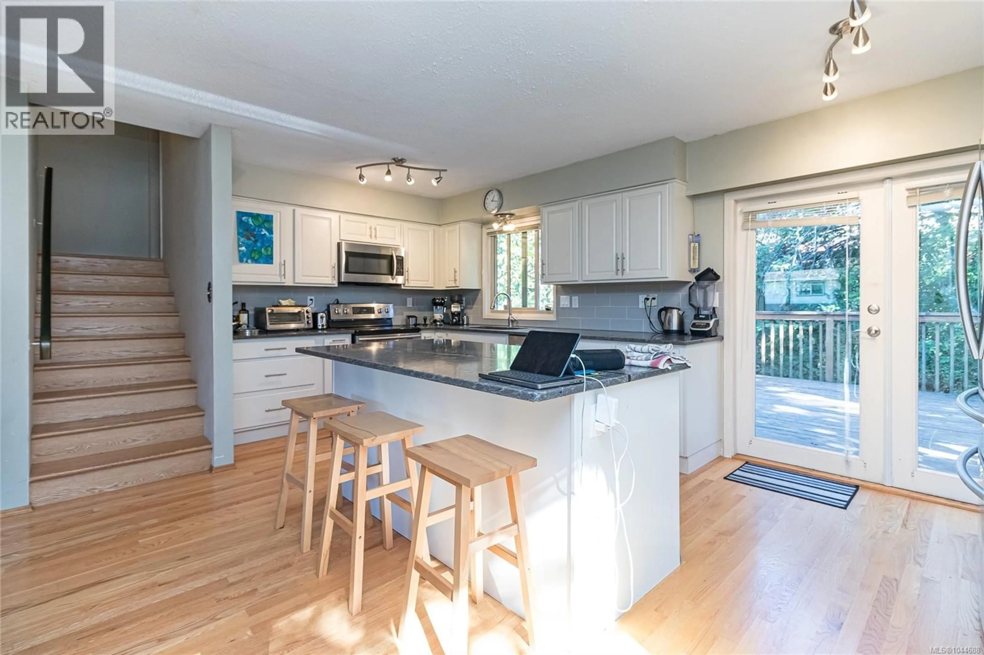 Open concept kitchen, unknown for 4167 THORNHILL CRESCENT, Saanich British Columbia V8N5E6