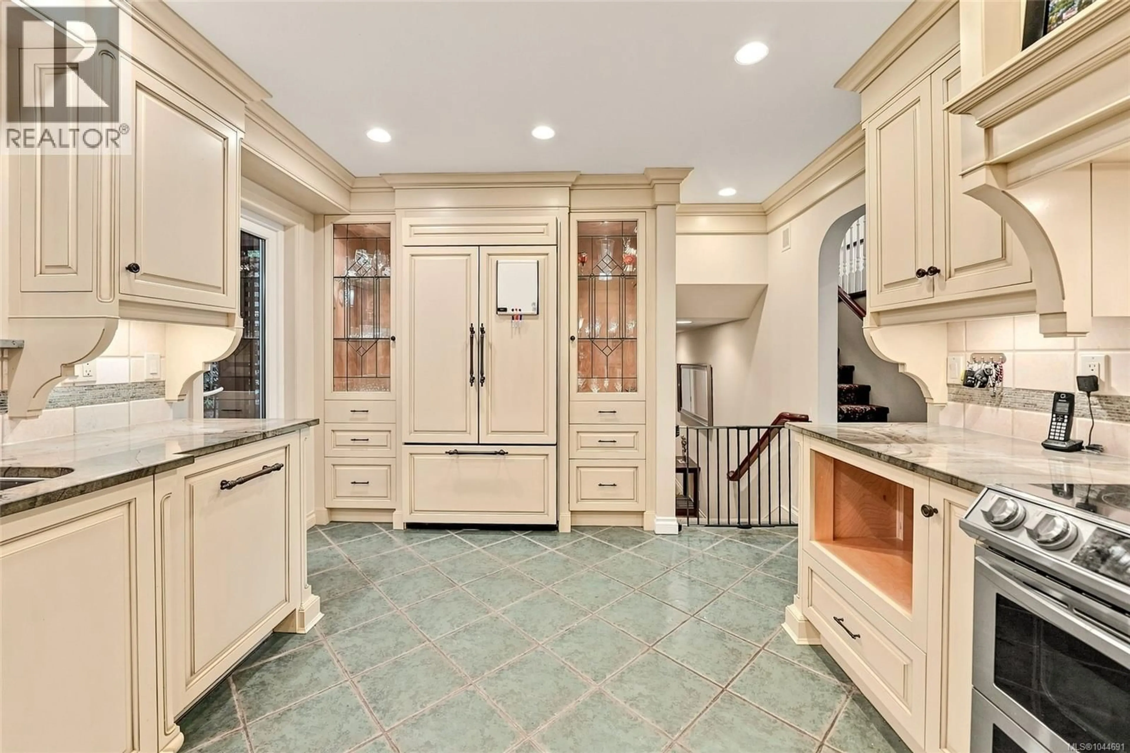 Open concept kitchen, ceramic/tile floor for 5287 LOST LAKE ROAD, Nanaimo British Columbia V9T5E6
