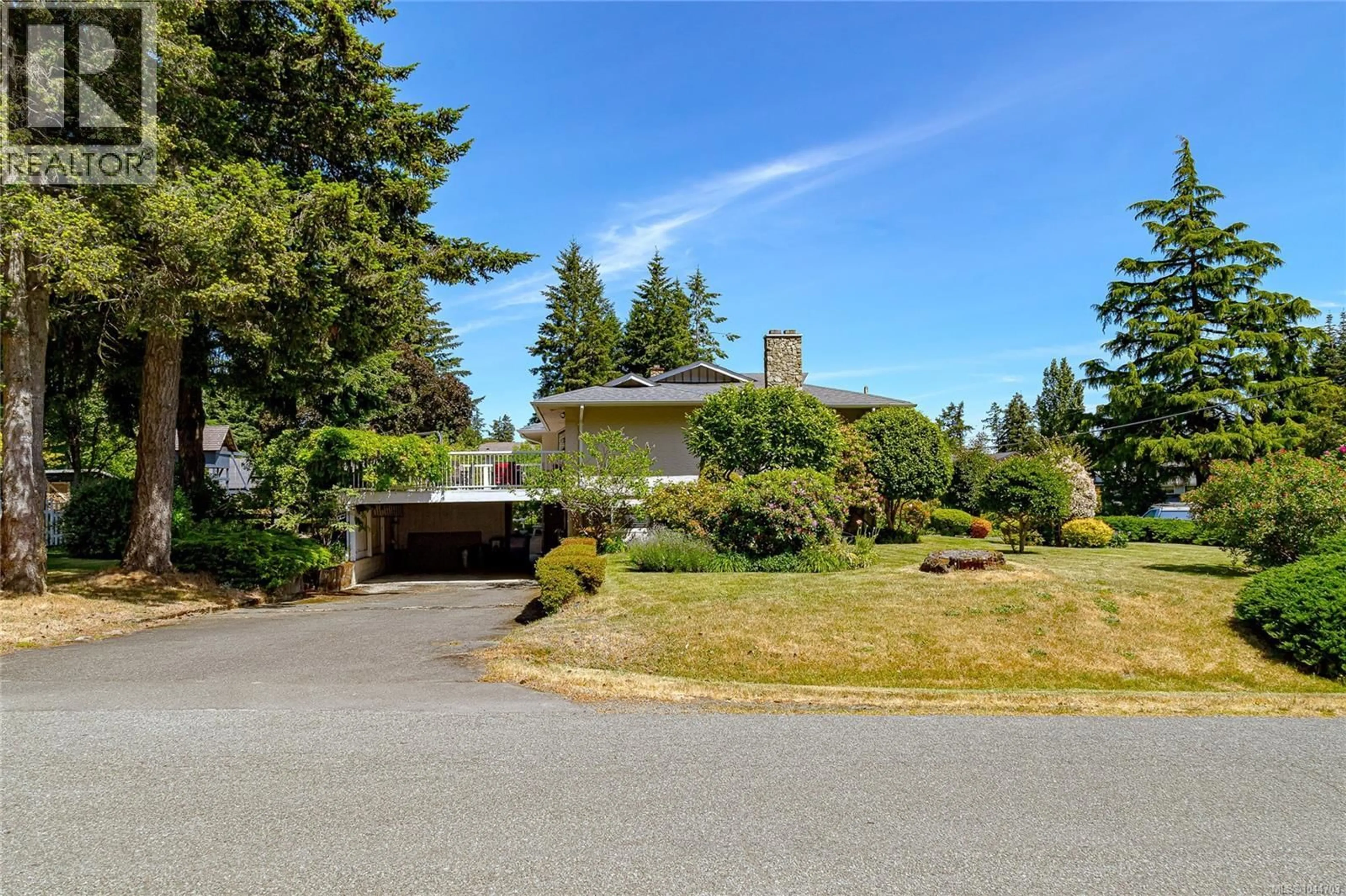 A pic from outside/outdoor area/front of a property/back of a property/a pic from drone, street for 6224 ROBIN WAY, Central Saanich British Columbia V8Z5X8