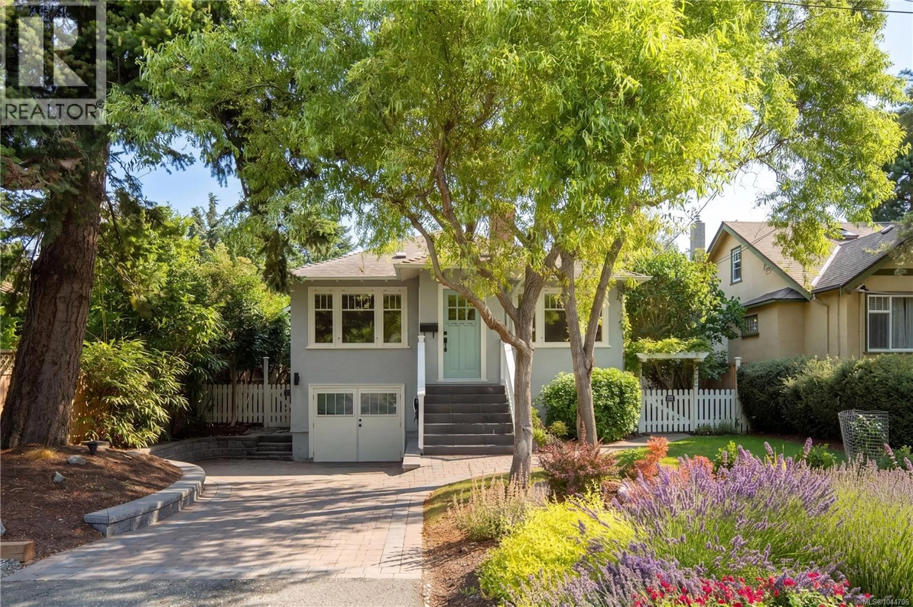 Home with vinyl exterior material, street for 2168 BARTLETT AVENUE, Oak Bay British Columbia V8S2P9