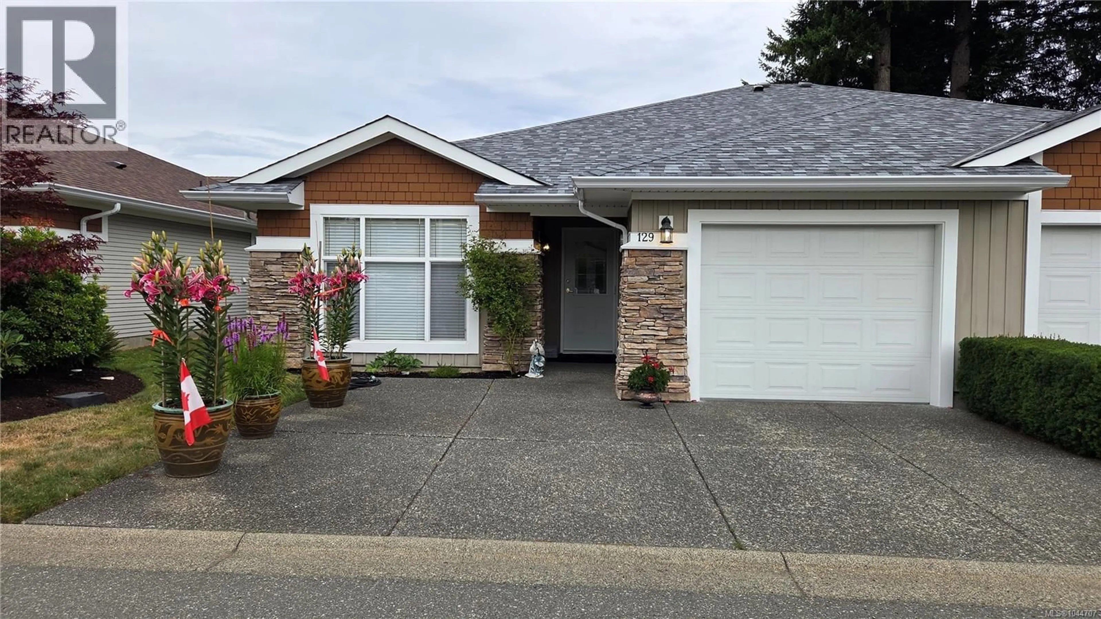 Home with vinyl exterior material, street for 129 - 1919 ST. ANDREWS PLACE, Courtenay British Columbia V9N9J4