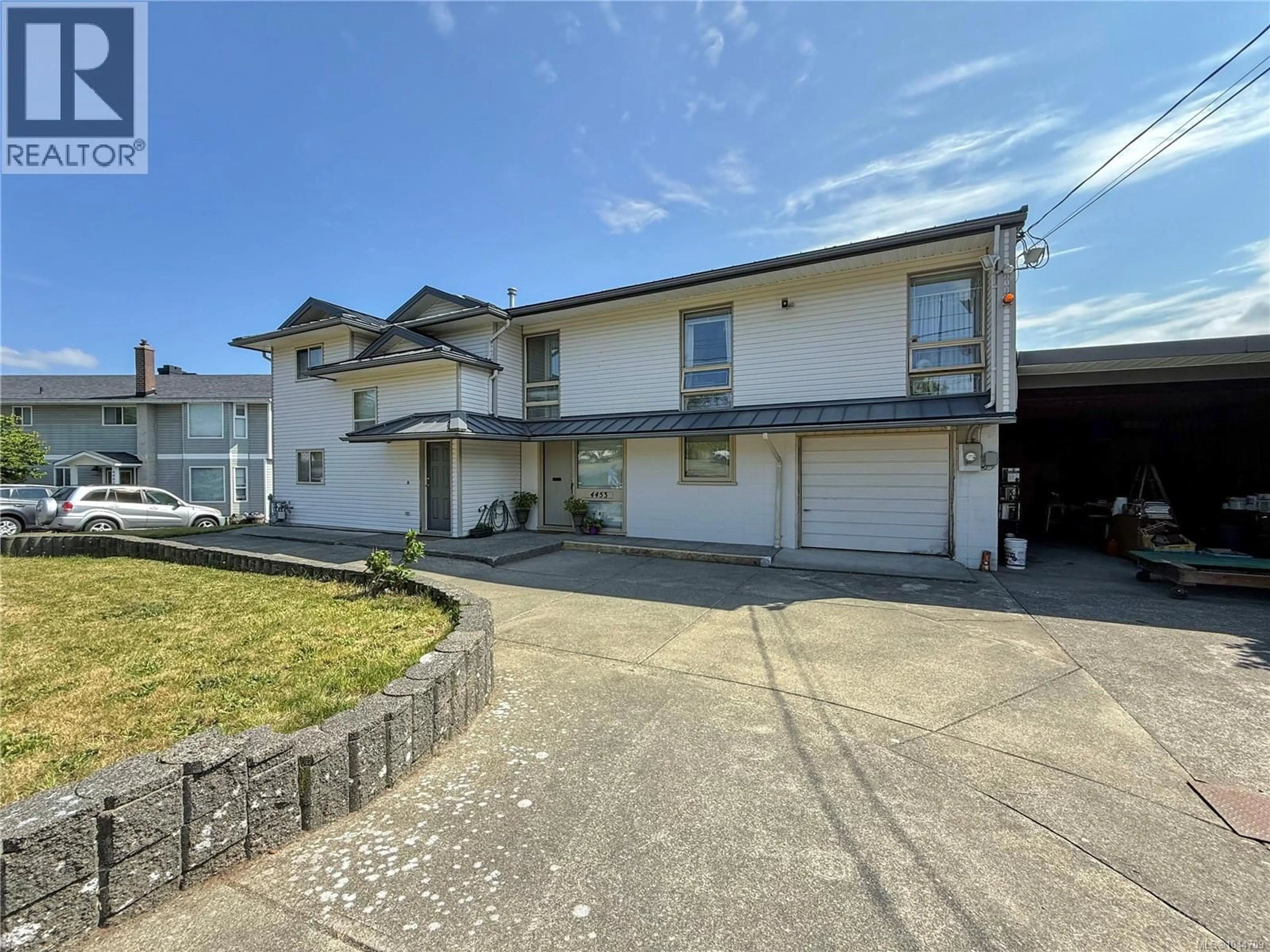 A pic from outside/outdoor area/front of a property/back of a property/a pic from drone, street for 4453 BARCLAY ROAD, Campbell River British Columbia V9W4Z1