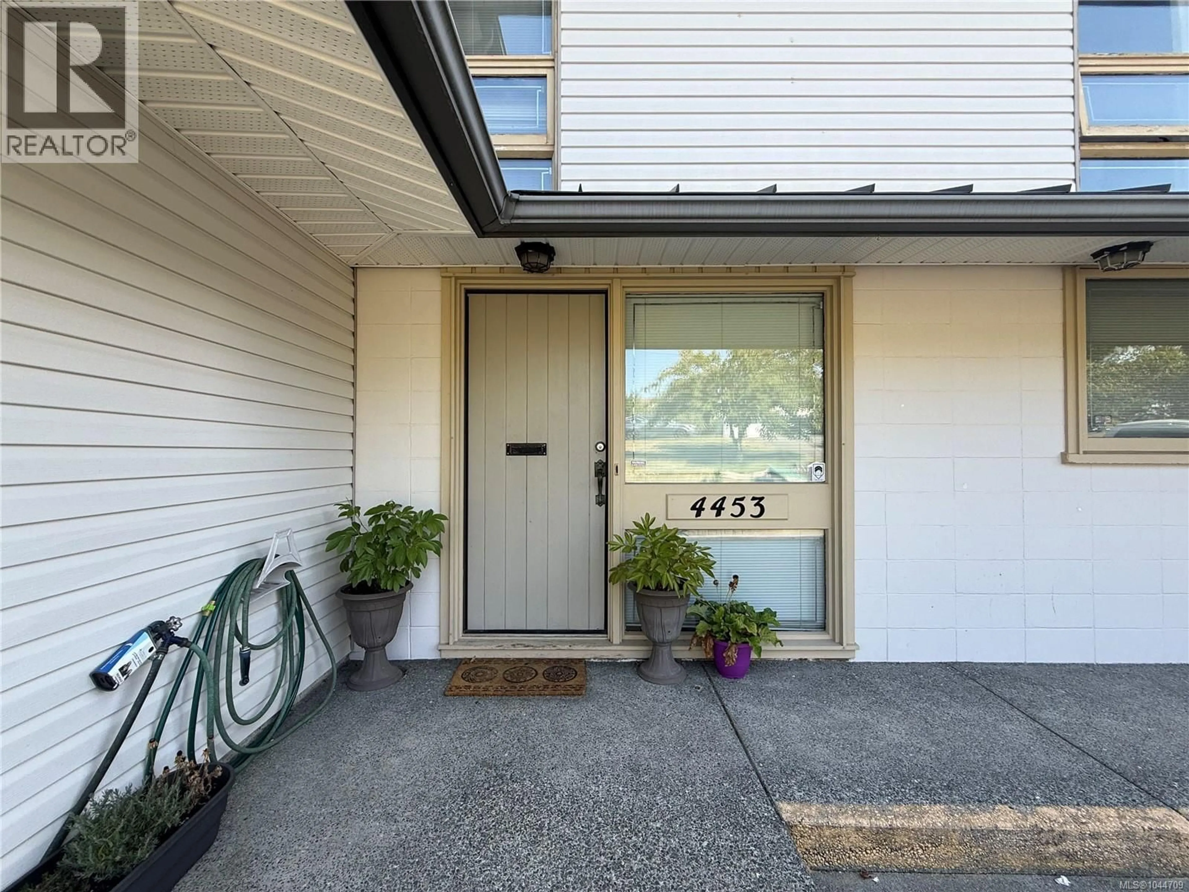 Indoor entryway for 4453 BARCLAY ROAD, Campbell River British Columbia V9W4Z1
