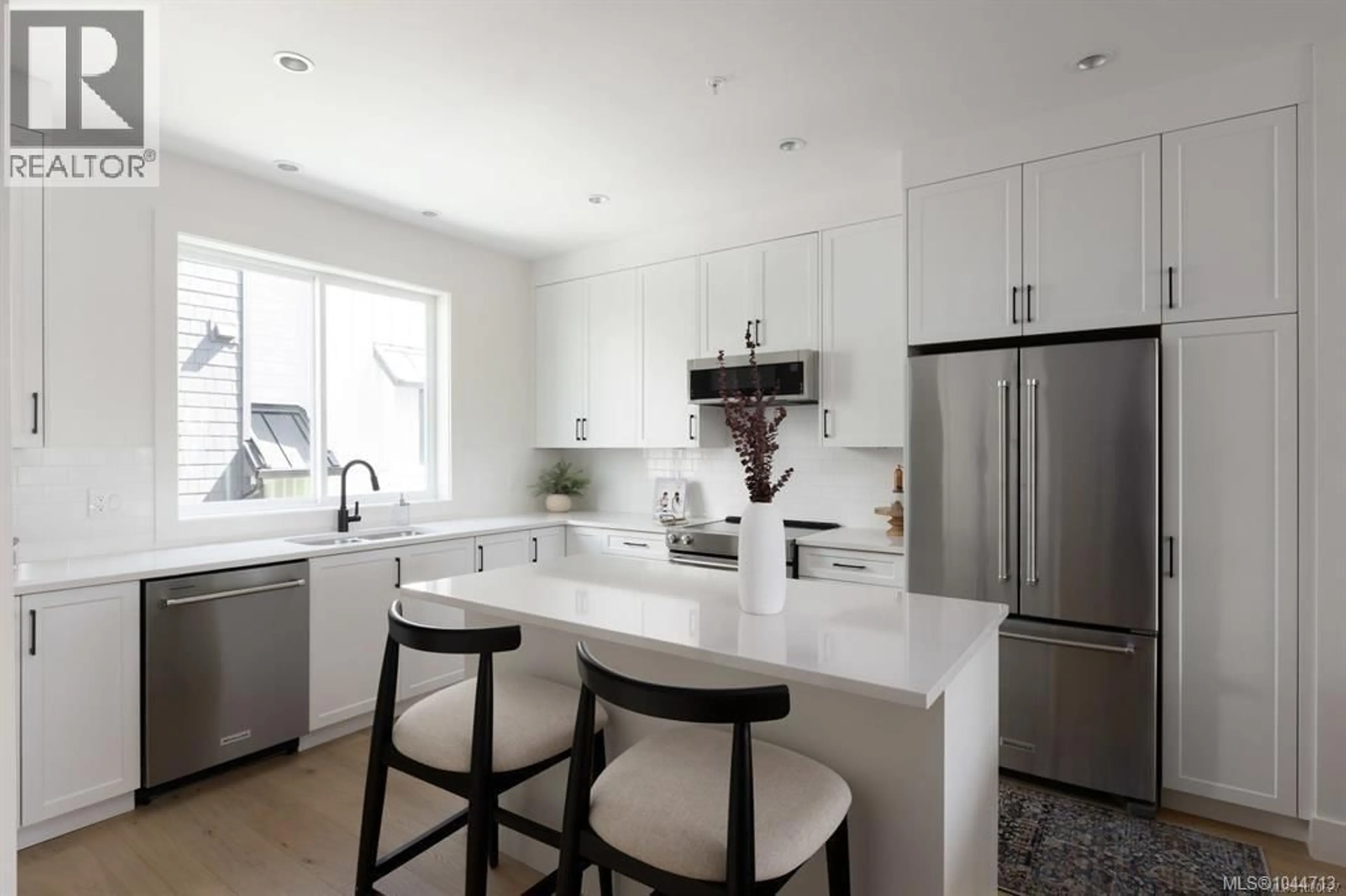 Contemporary kitchen, ceramic/tile floor for 7 - 10145 FIFTH STREET, Sidney British Columbia V8L0E4