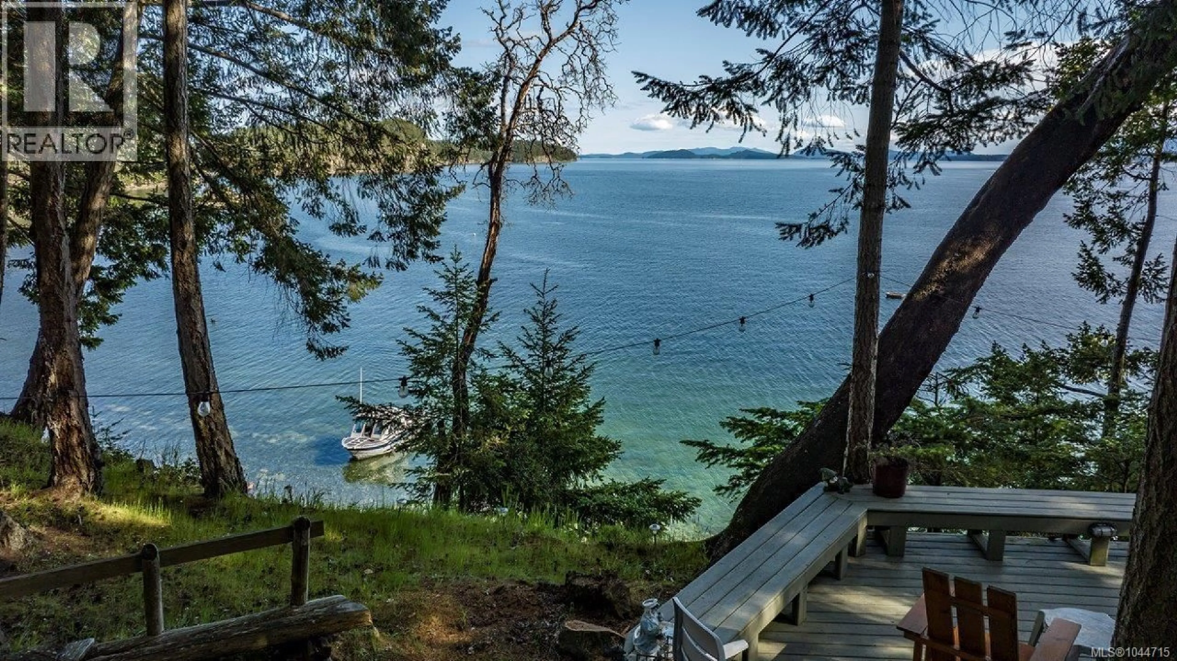 A pic from outside/outdoor area/front of a property/back of a property/a pic from drone, water/lake/river/ocean view for 919 SALAL DRIVE, Mudge Island British Columbia A1A1A1