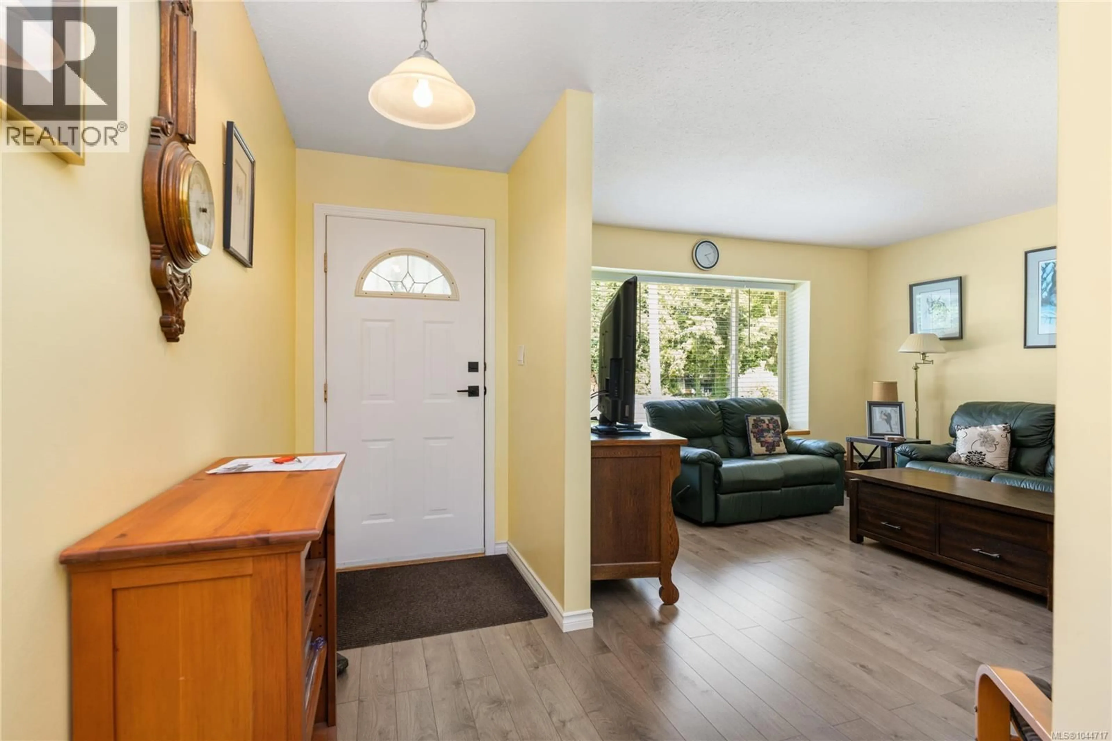Indoor entryway for 2189 JINGLE POT ROAD, Nanaimo British Columbia V9R6J2