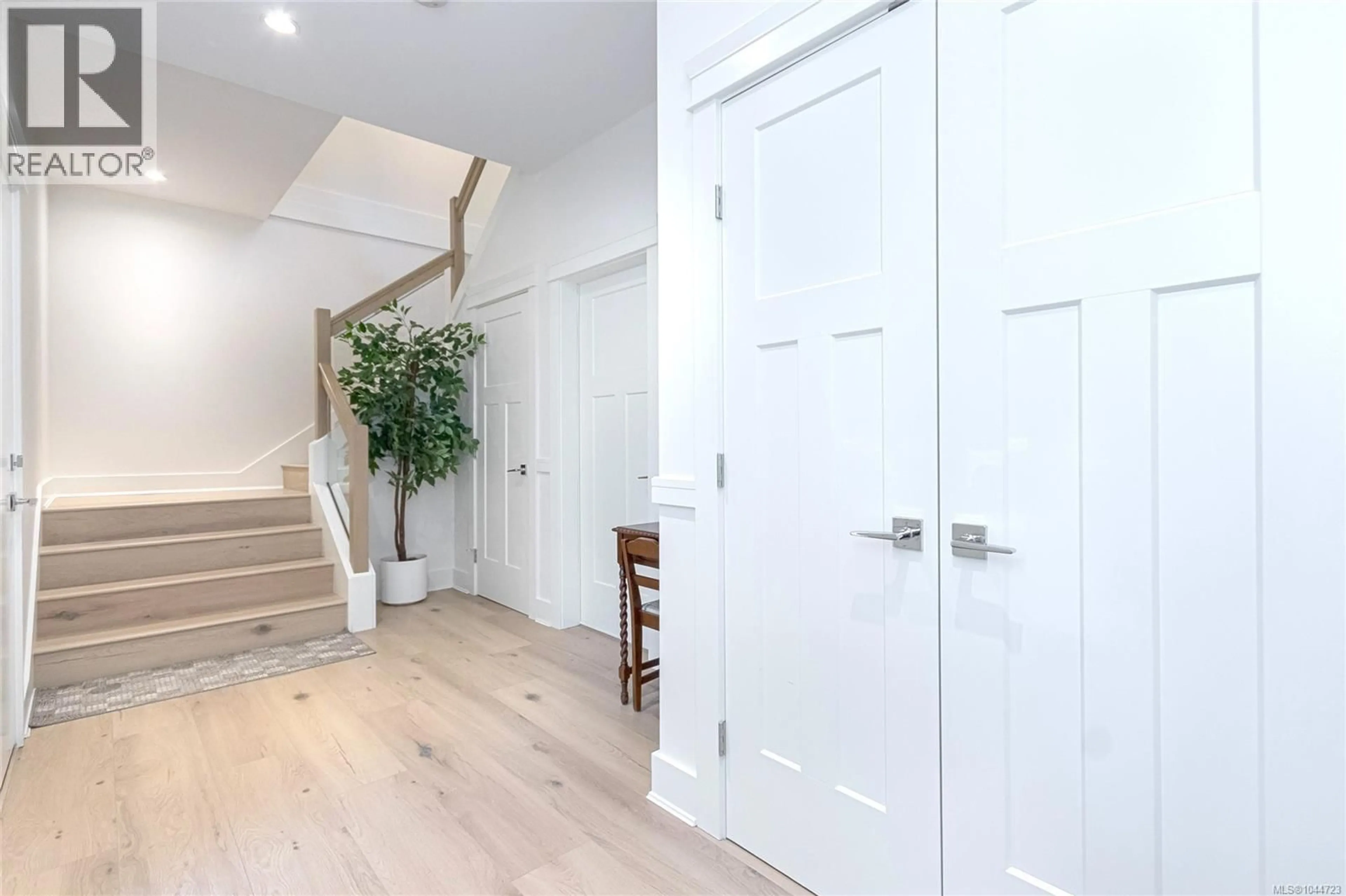 Indoor entryway for 2406 AZURITE CRESCENT, Langford British Columbia V9B0Z6