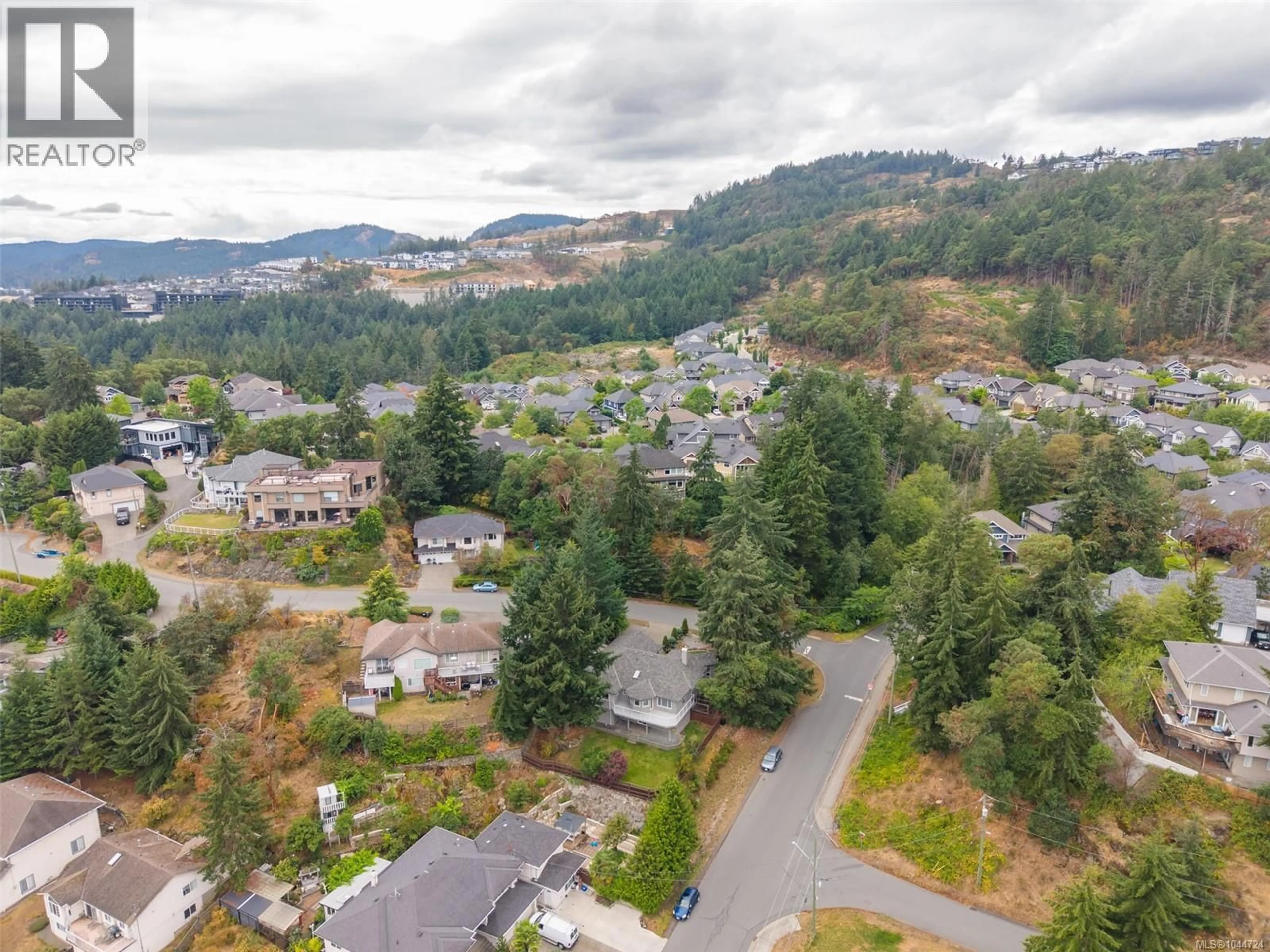 A pic from outside/outdoor area/front of a property/back of a property/a pic from drone, mountain view for 923 WHISPERWIND PLACE, Langford British Columbia V9B5X7