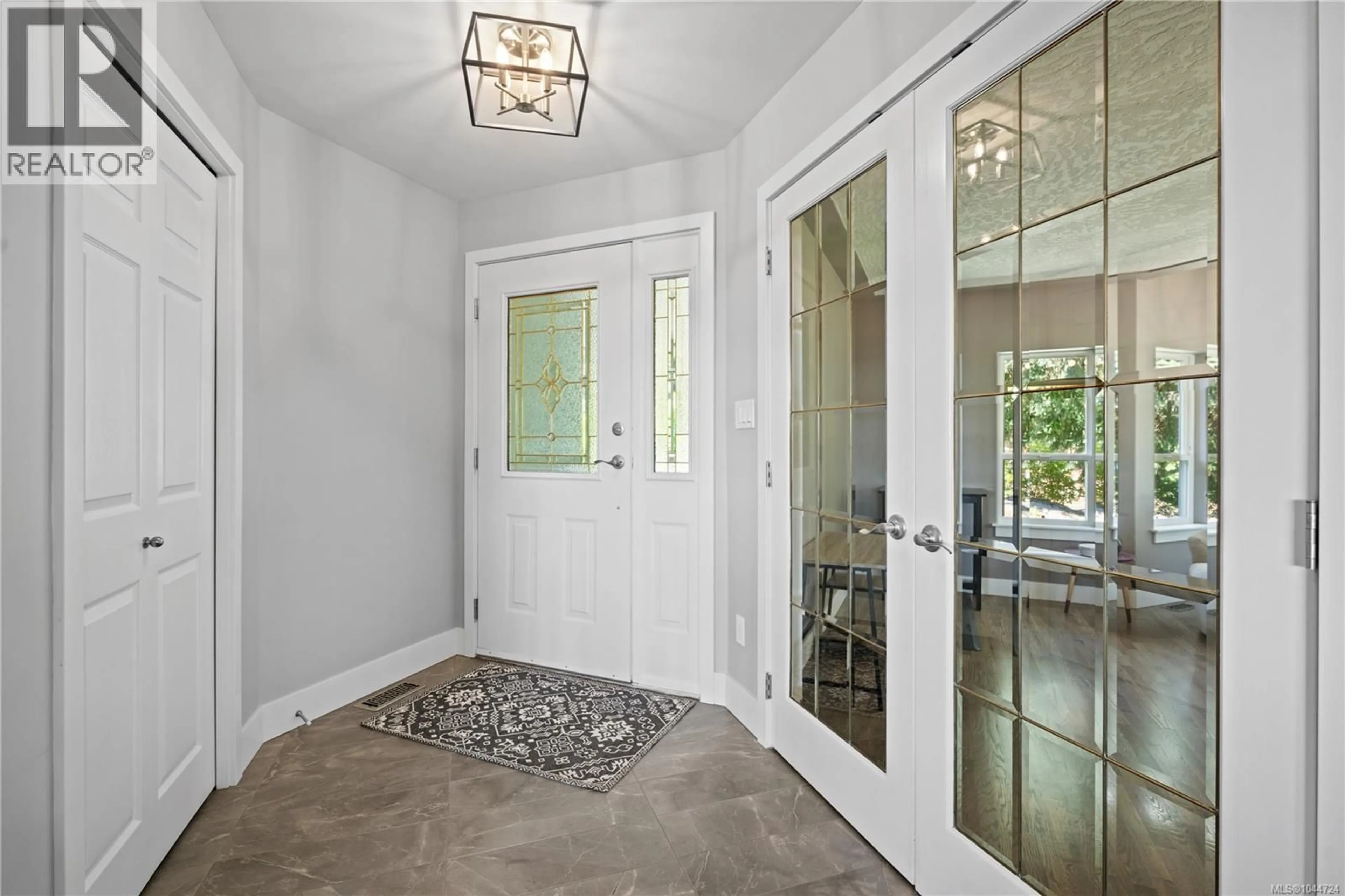 Indoor entryway for 923 WHISPERWIND PLACE, Langford British Columbia V9B5X7