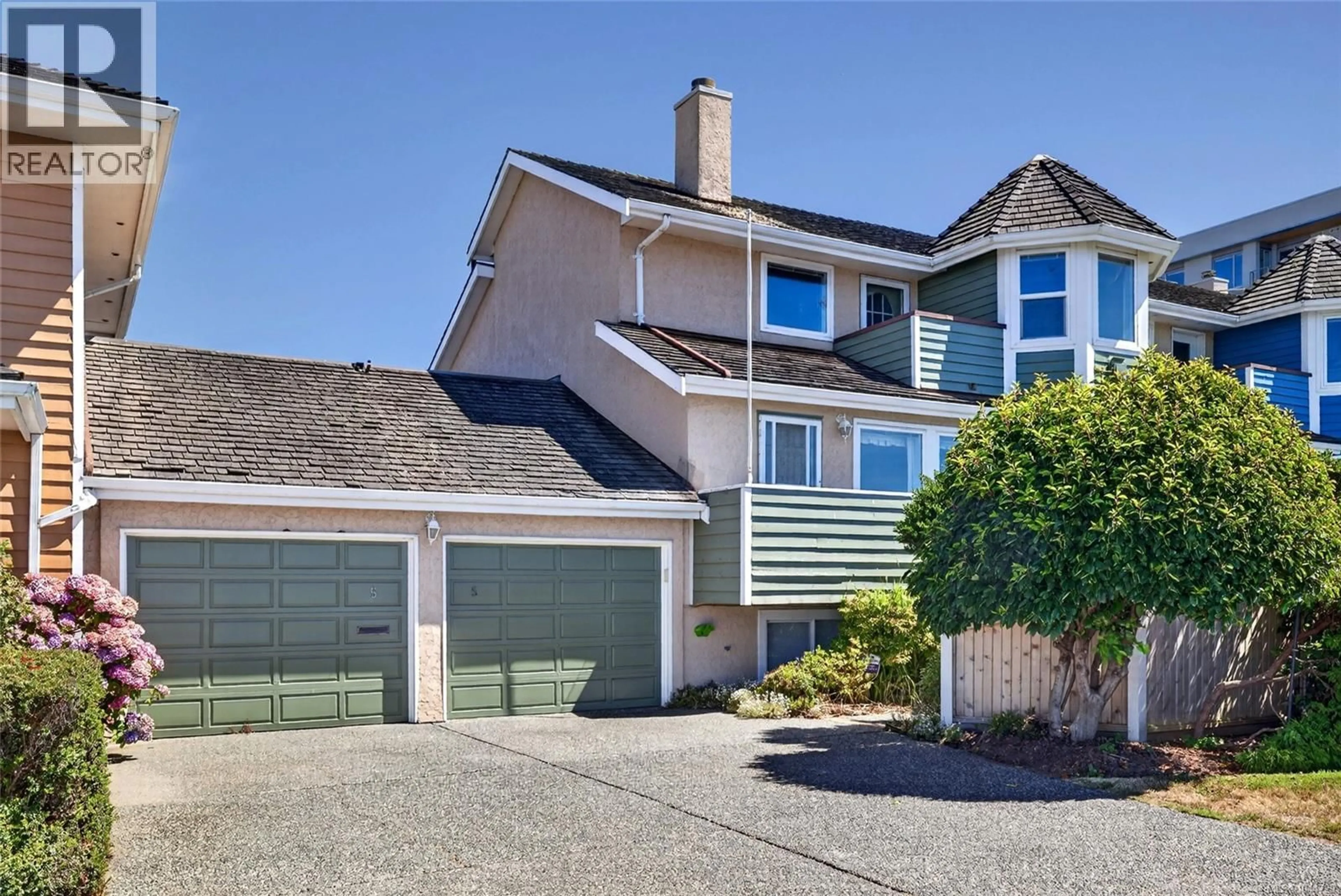 Home with vinyl exterior material, street for 5 - 416 DALLAS ROAD, Victoria British Columbia V8V1A9