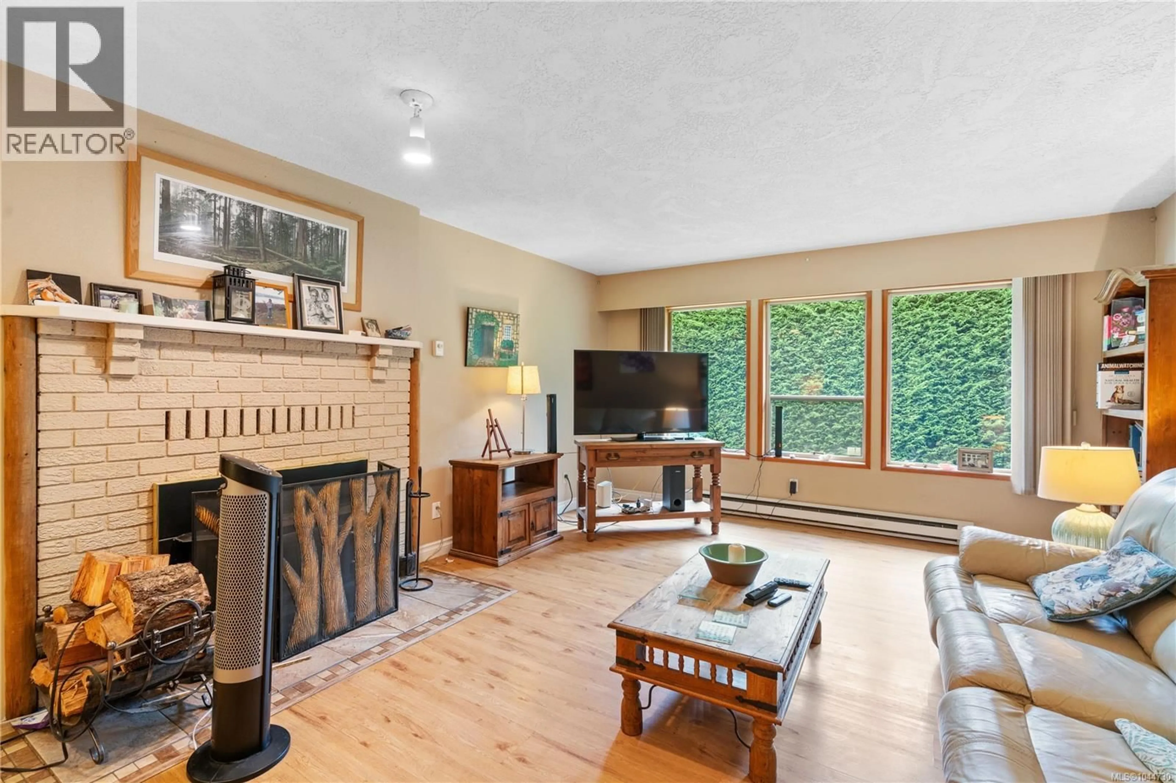 Living room with furniture, unknown for 2 - 1215 STELLY'S CROSS ROAD, Central Saanich British Columbia V8M1H3