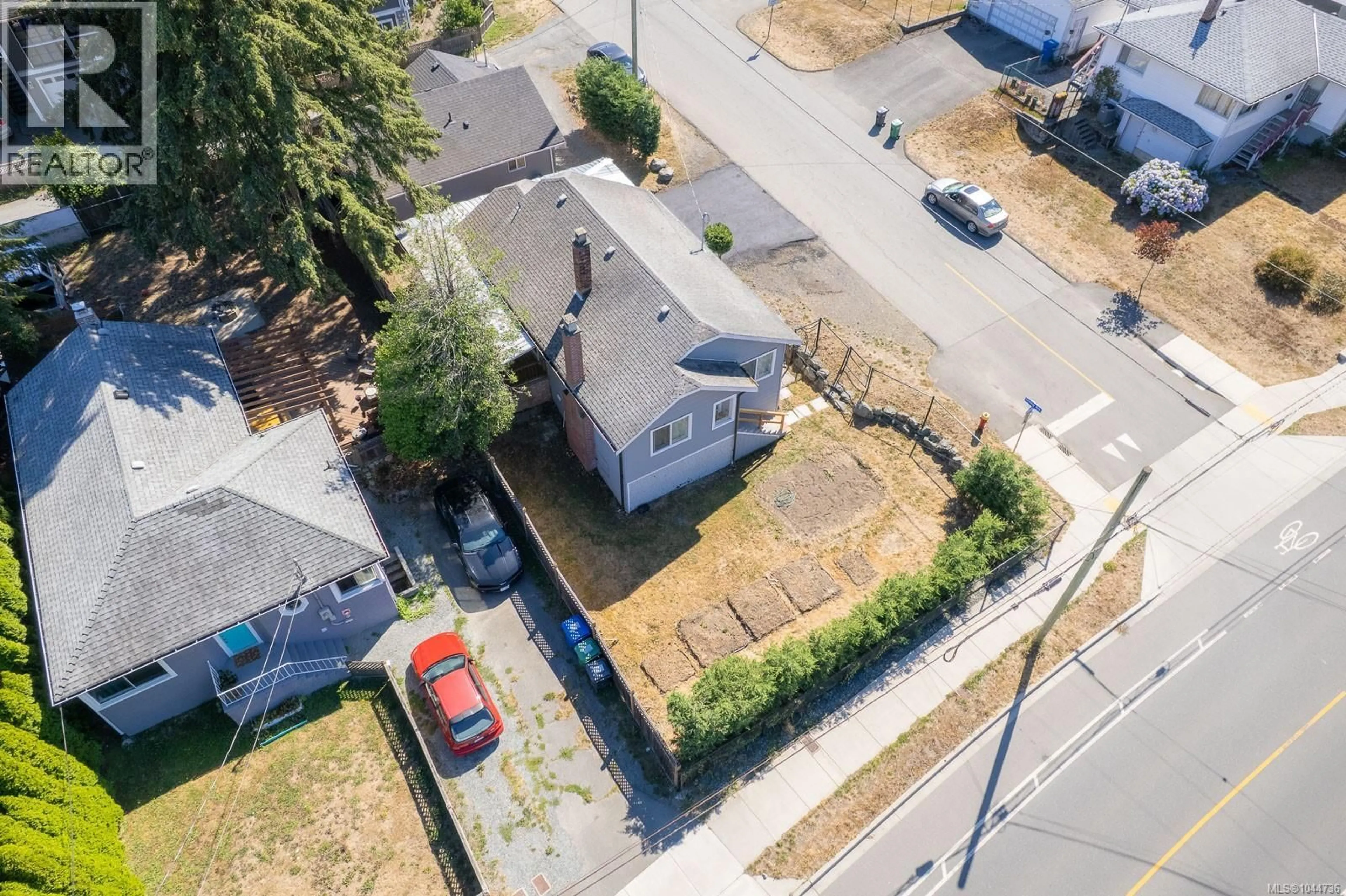 A pic from outside/outdoor area/front of a property/back of a property/a pic from drone, street for 15 FOURTH STREET, Nanaimo British Columbia V9R1S6