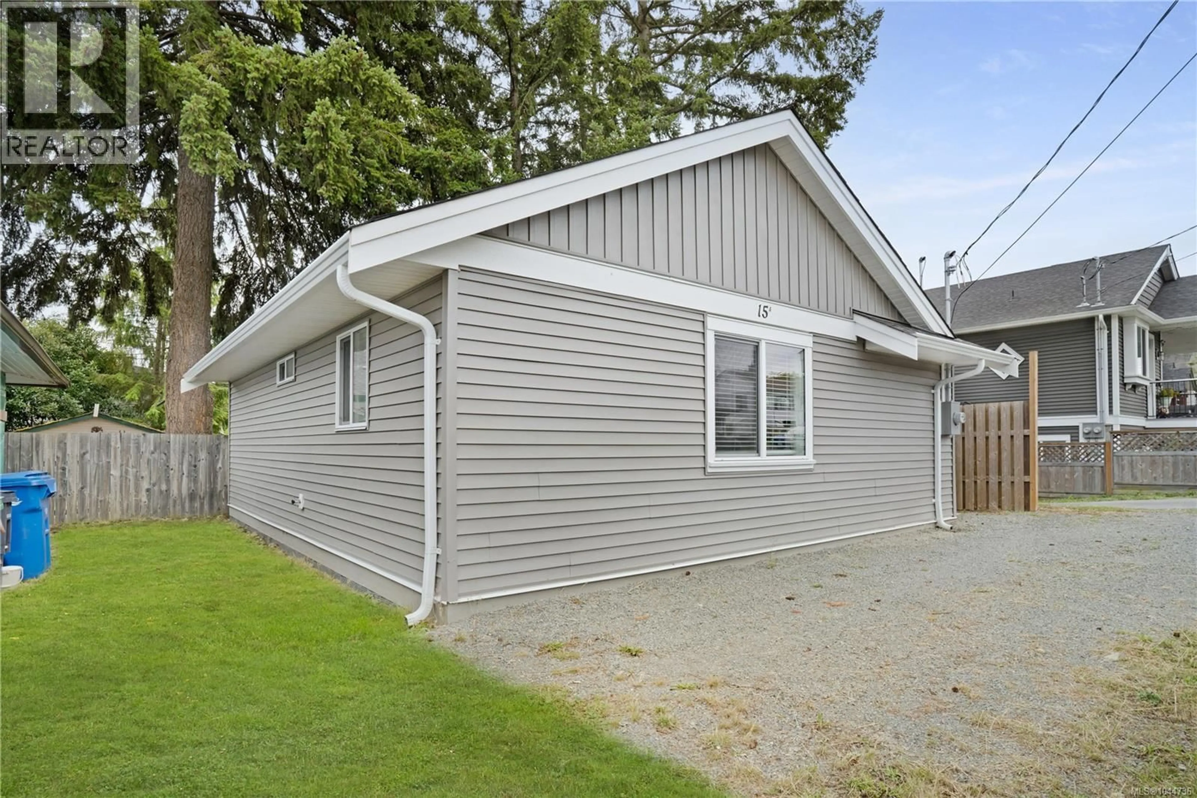 Home with vinyl exterior material, street for 15 FOURTH STREET, Nanaimo British Columbia V9R1S6