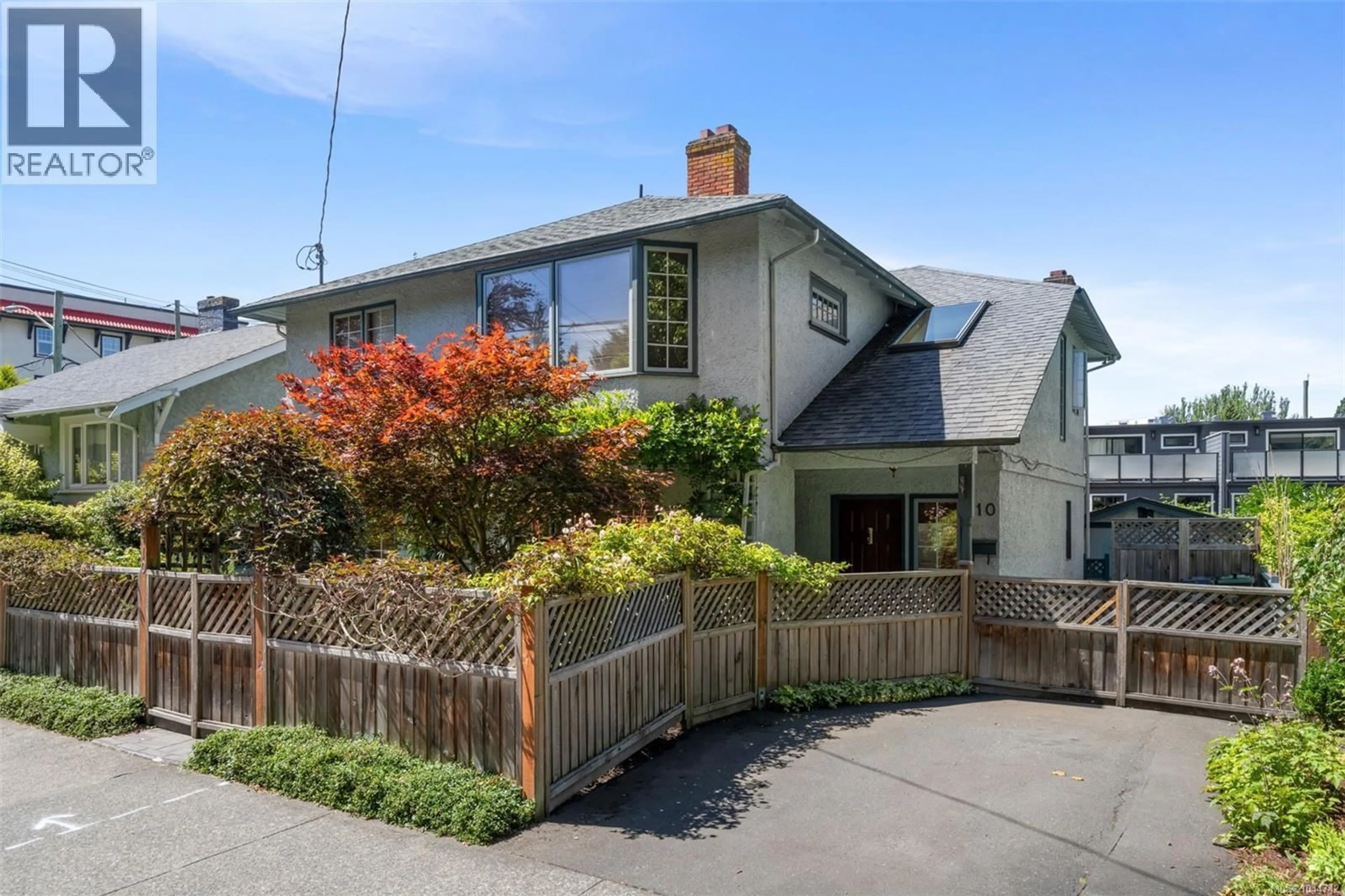 A pic from outside/outdoor area/front of a property/back of a property/a pic from drone, street for 410 GOVERNMENT STREET, Victoria British Columbia V8V2L5