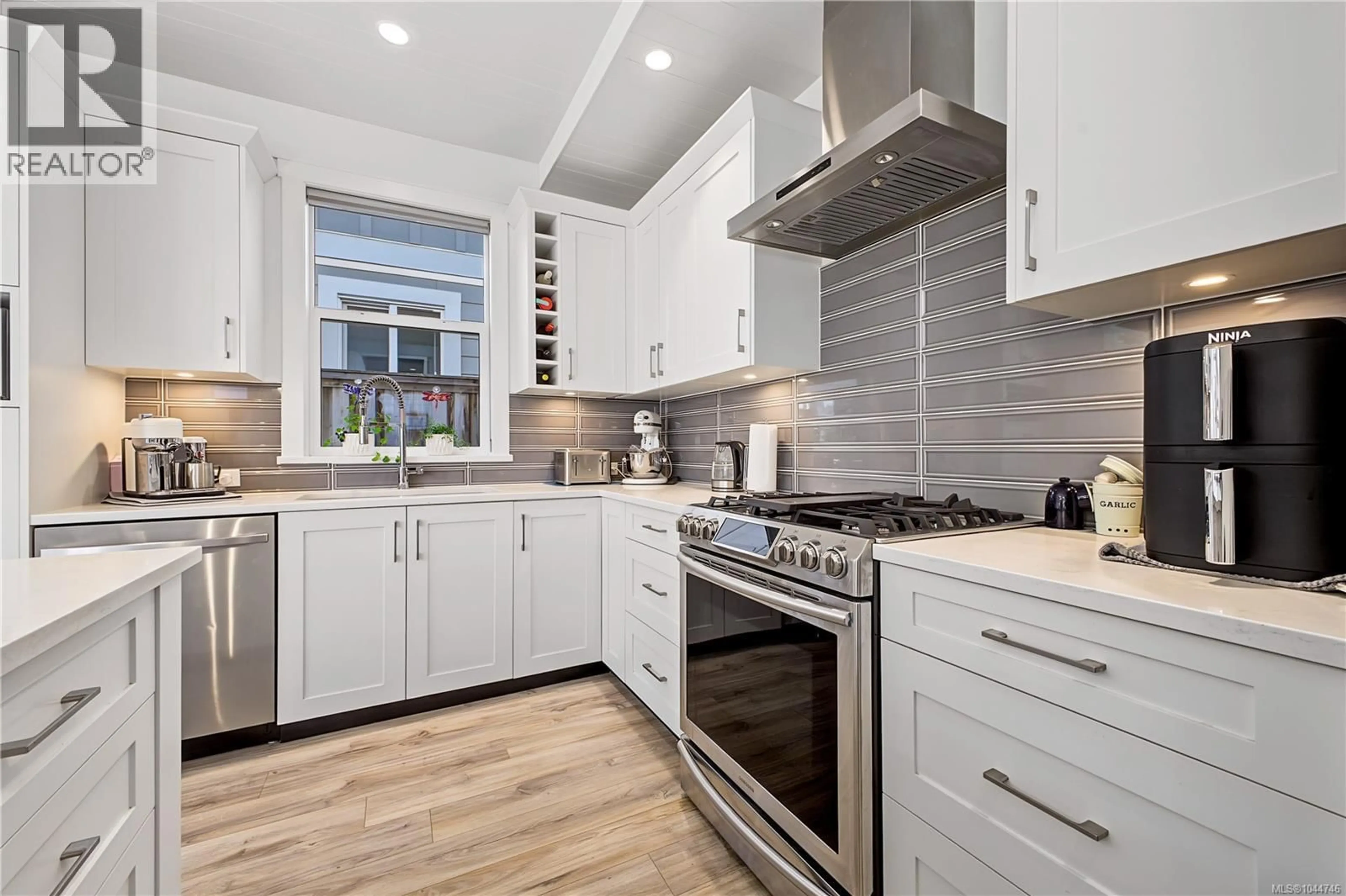 Open concept kitchen, ceramic/tile floor for 309 SEAFIELD ROAD, Colwood British Columbia V9C0E7