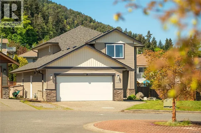 525 BALLOU PLACE, Ladysmith 2