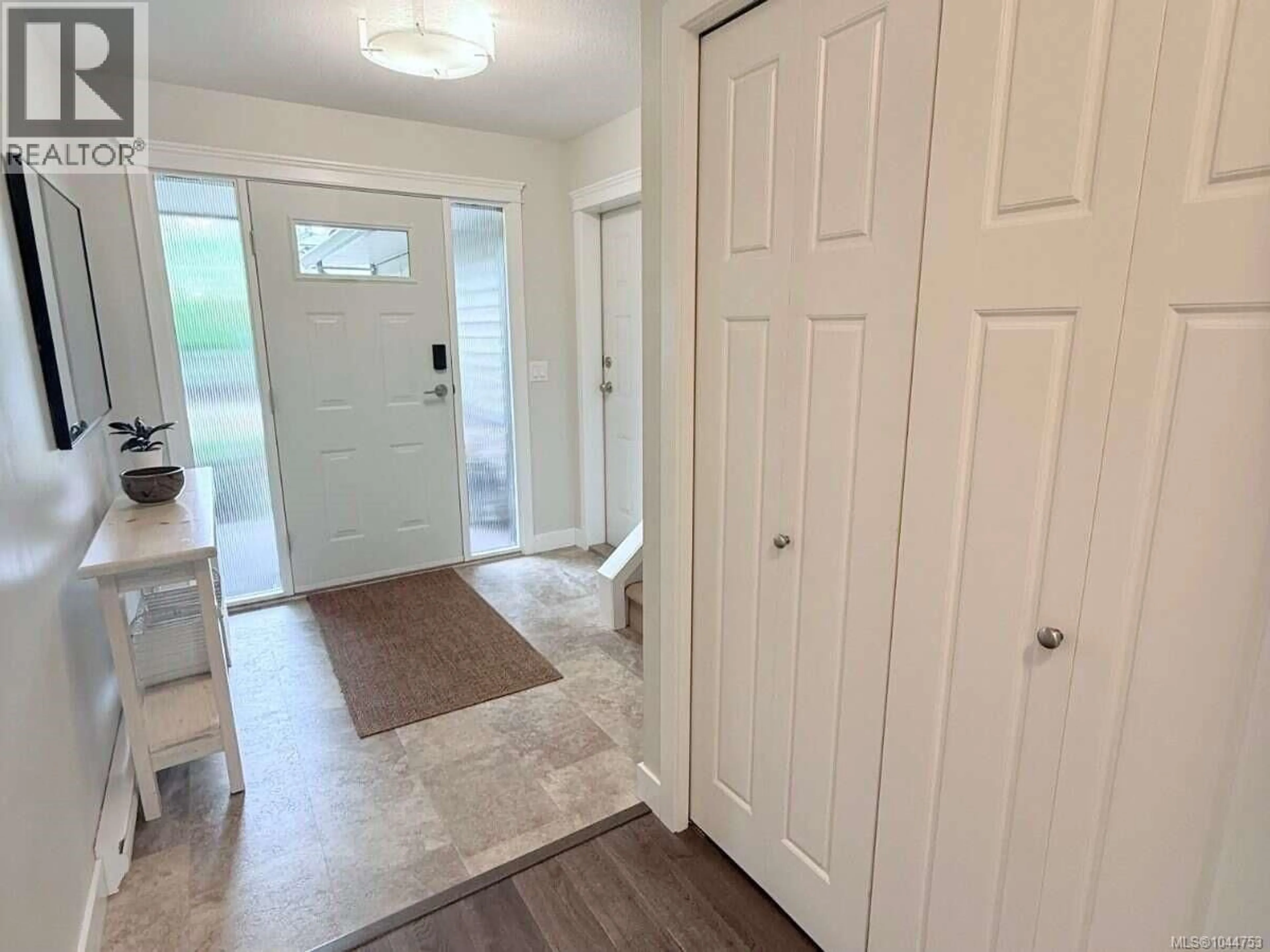 Indoor entryway for 117 - 4699 MUIR ROAD, Courtenay British Columbia V9N6A4