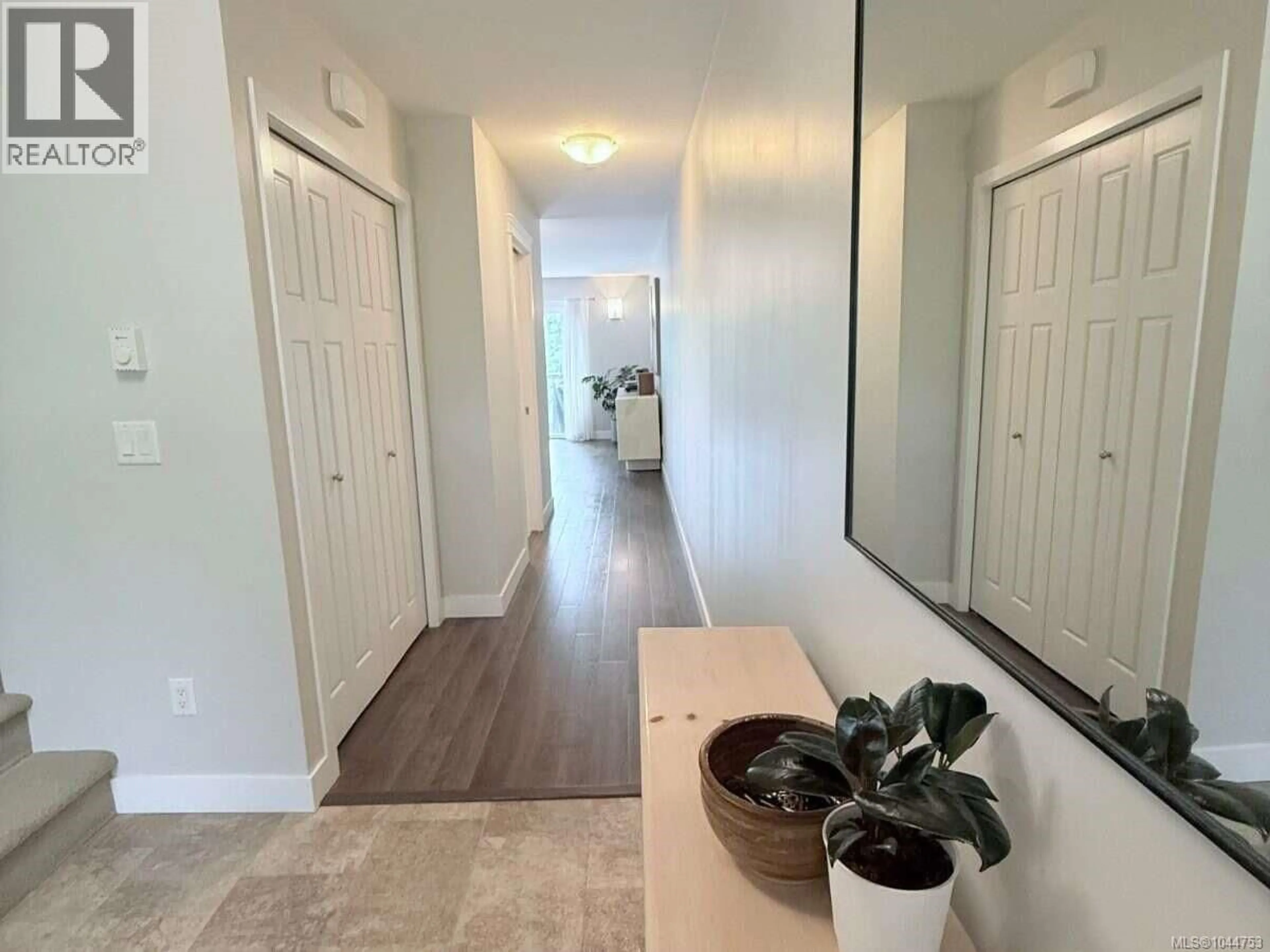 Indoor entryway for 117 - 4699 MUIR ROAD, Courtenay British Columbia V9N6A4