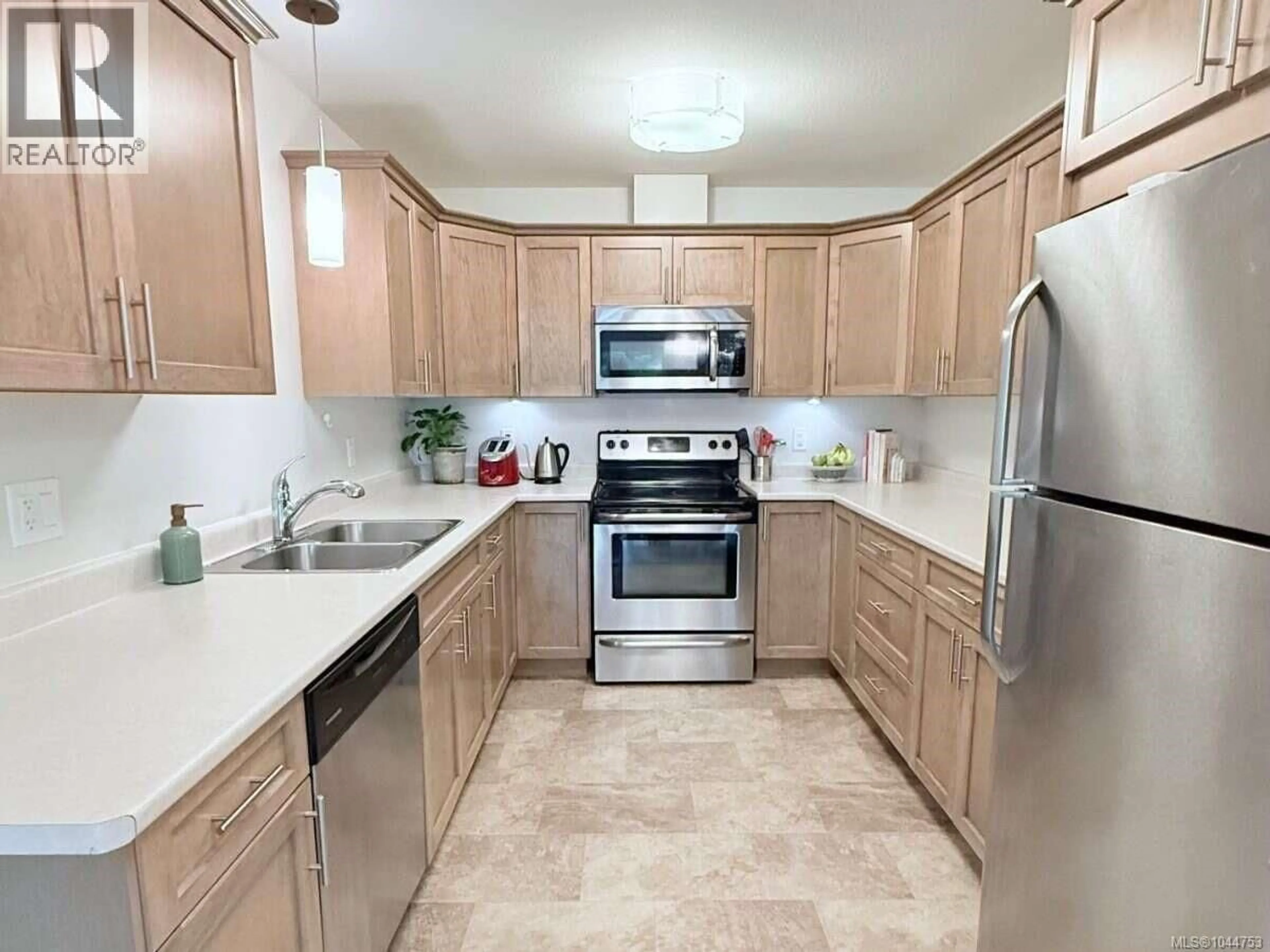 Standard kitchen, ceramic/tile floor for 117 - 4699 MUIR ROAD, Courtenay British Columbia V9N6A4