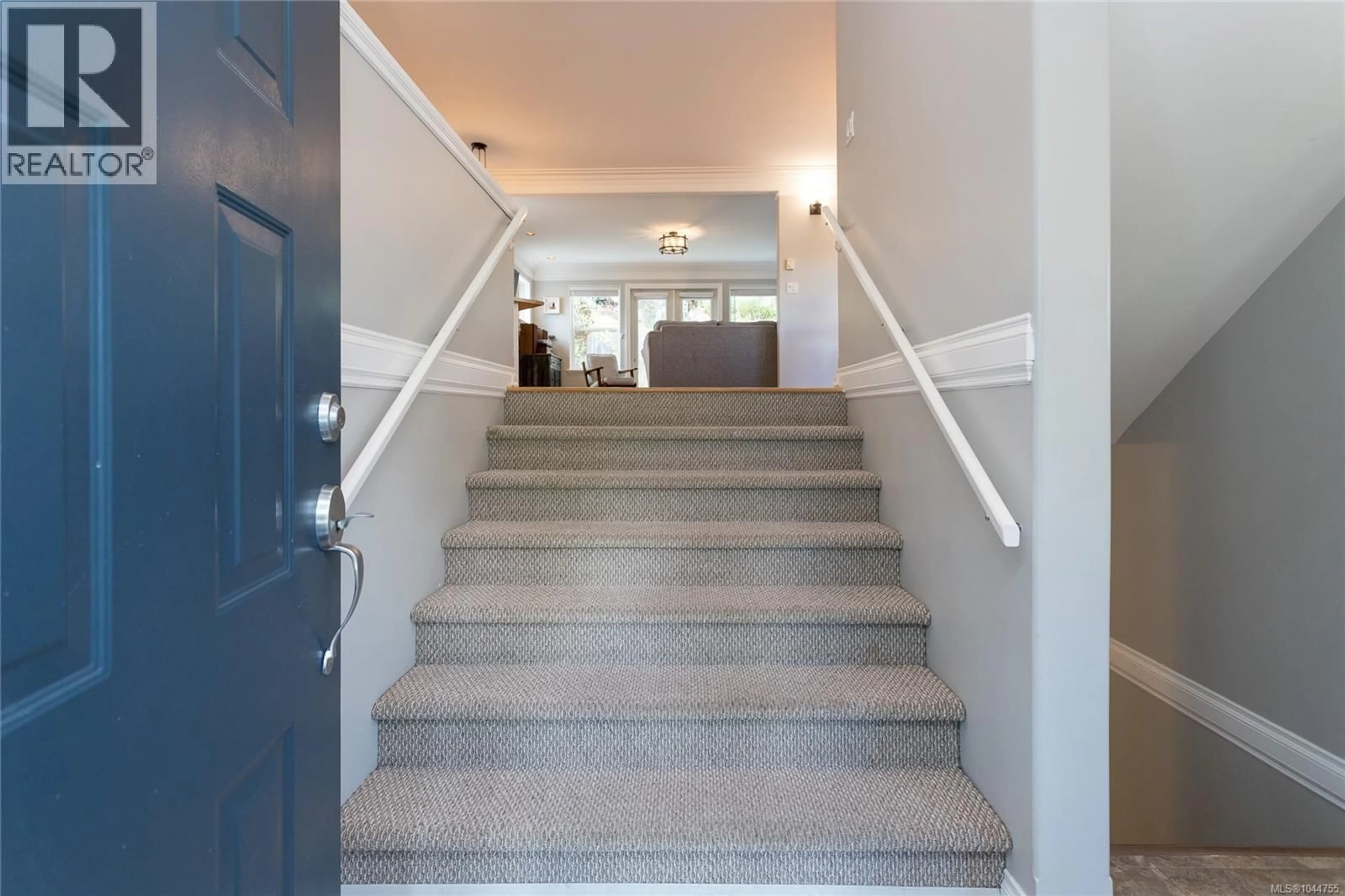 Indoor foyer for 133 GIBRALTAR BAY DRIVE, View Royal British Columbia V9B6M2