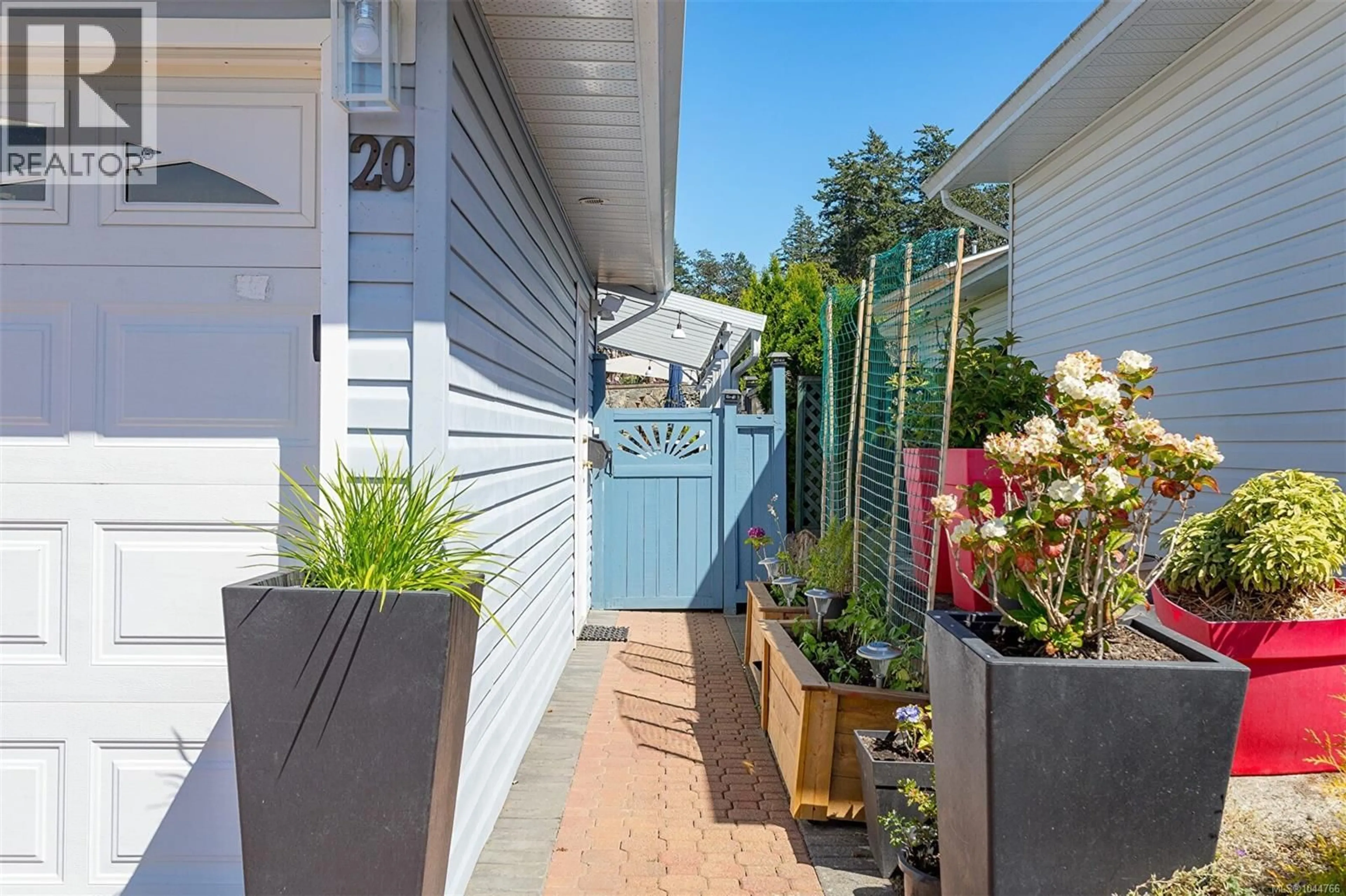 Patio, street for 20 EAGLE LANE, View Royal British Columbia V9A7M2