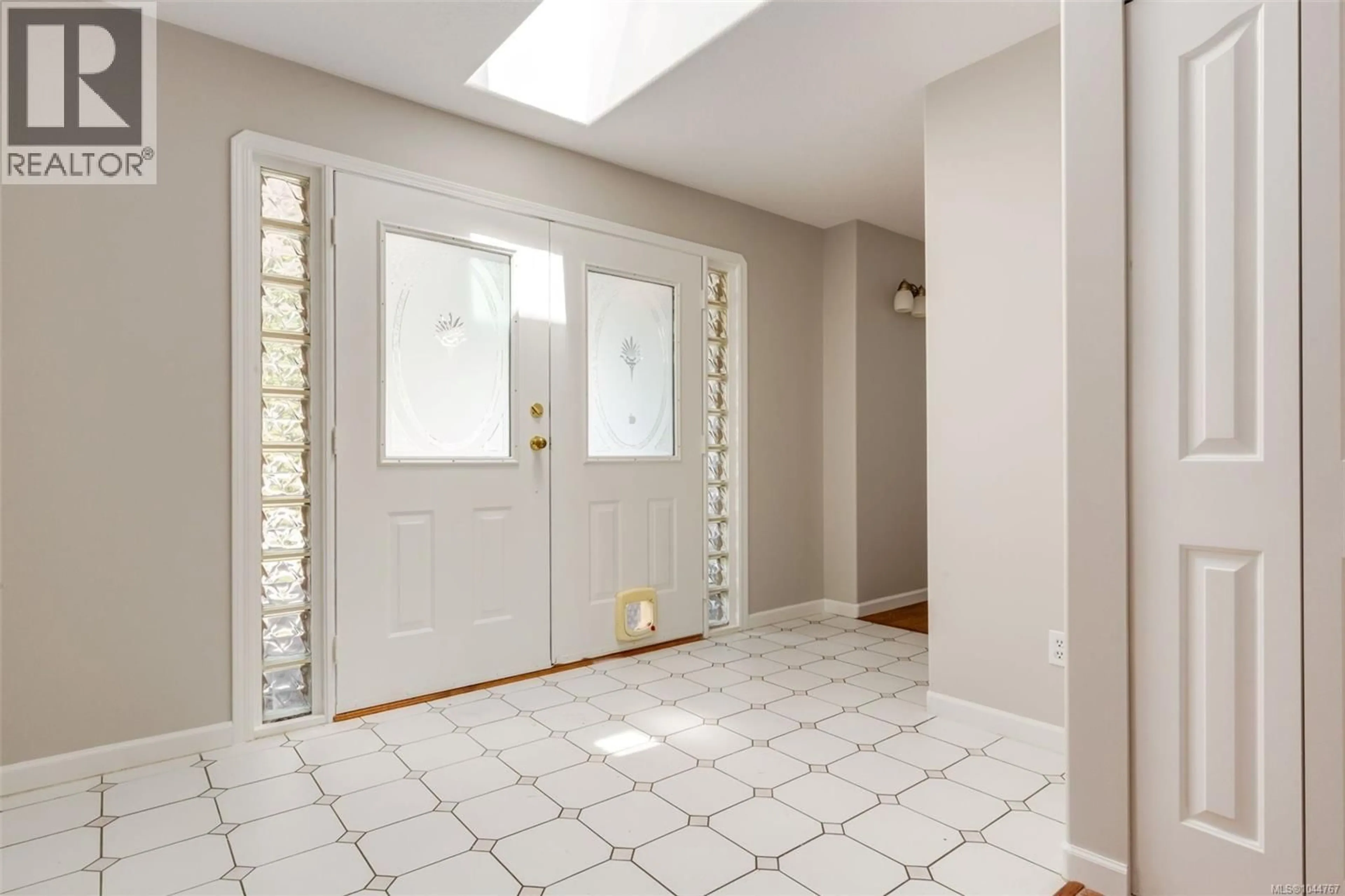 Indoor entryway for 1252 BUNKER PLACE, French Creek British Columbia V9P1W8