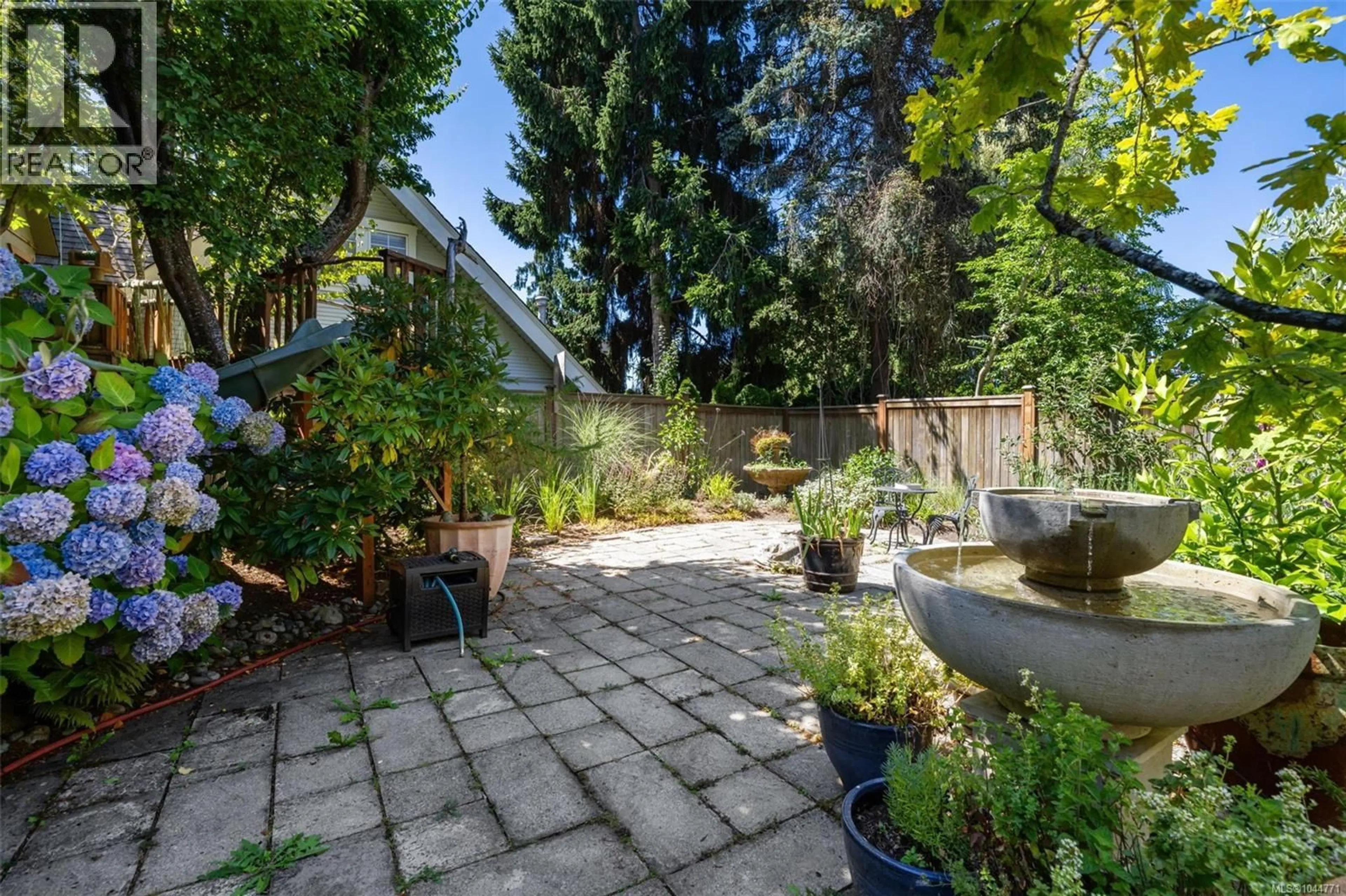 Patio, street for 1271 MCKENZIE STREET, Victoria British Columbia V8V2W6