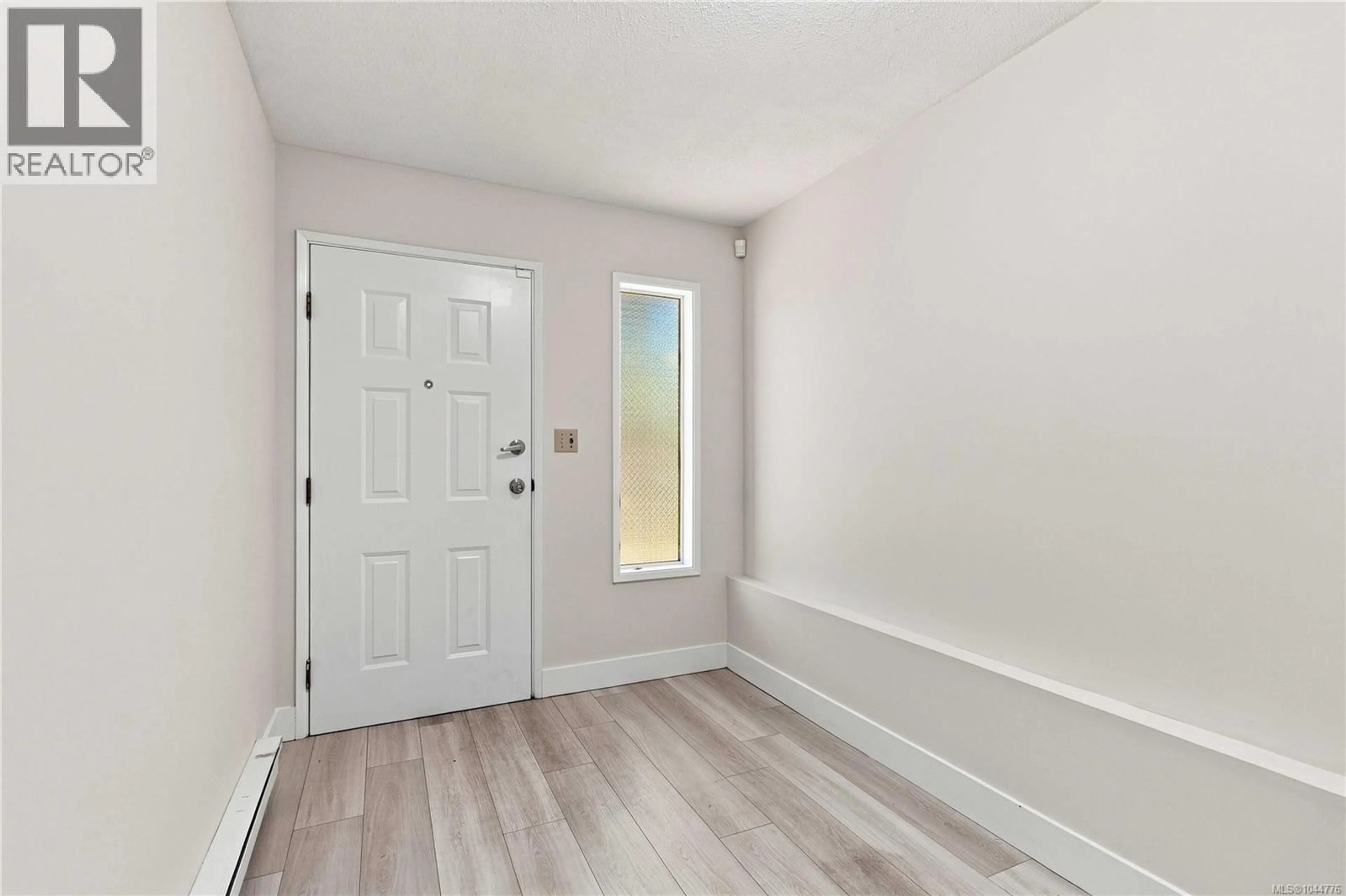 Indoor entryway for 2940 CEDAR HILL ROAD, Victoria British Columbia V8T3H9
