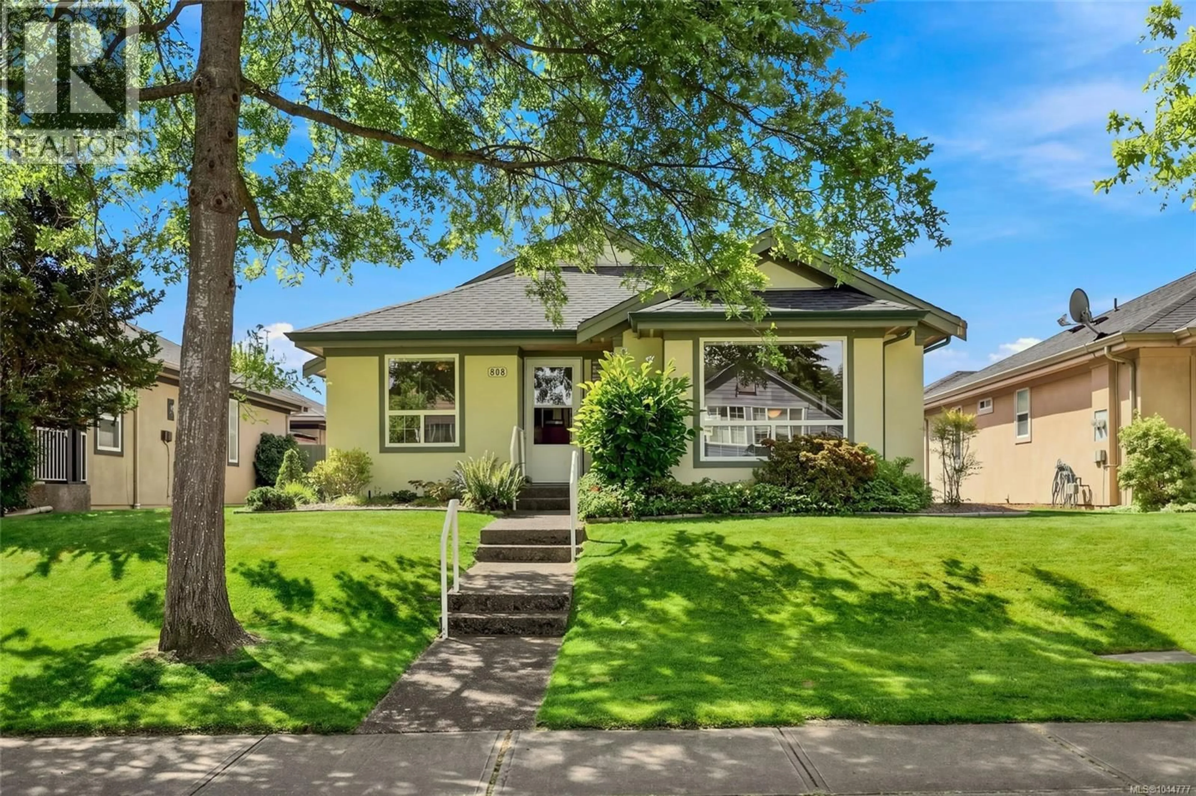 Home with vinyl exterior material, street for 808 STANHOPE ROAD, Parksville British Columbia V9P2T7