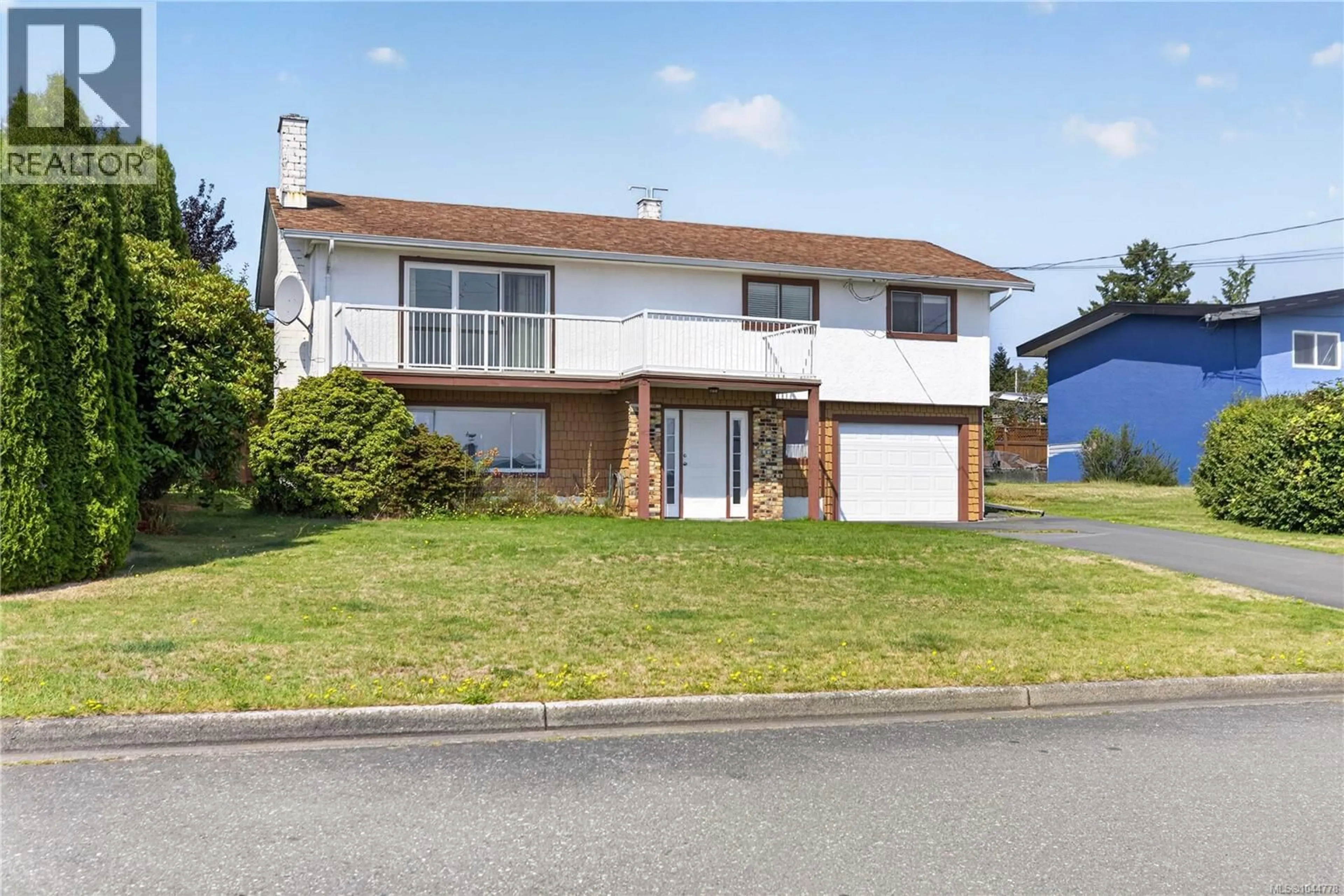 Home with vinyl exterior material, street for 132 THULIN STREET SOUTH, Campbell River British Columbia V9W2J7