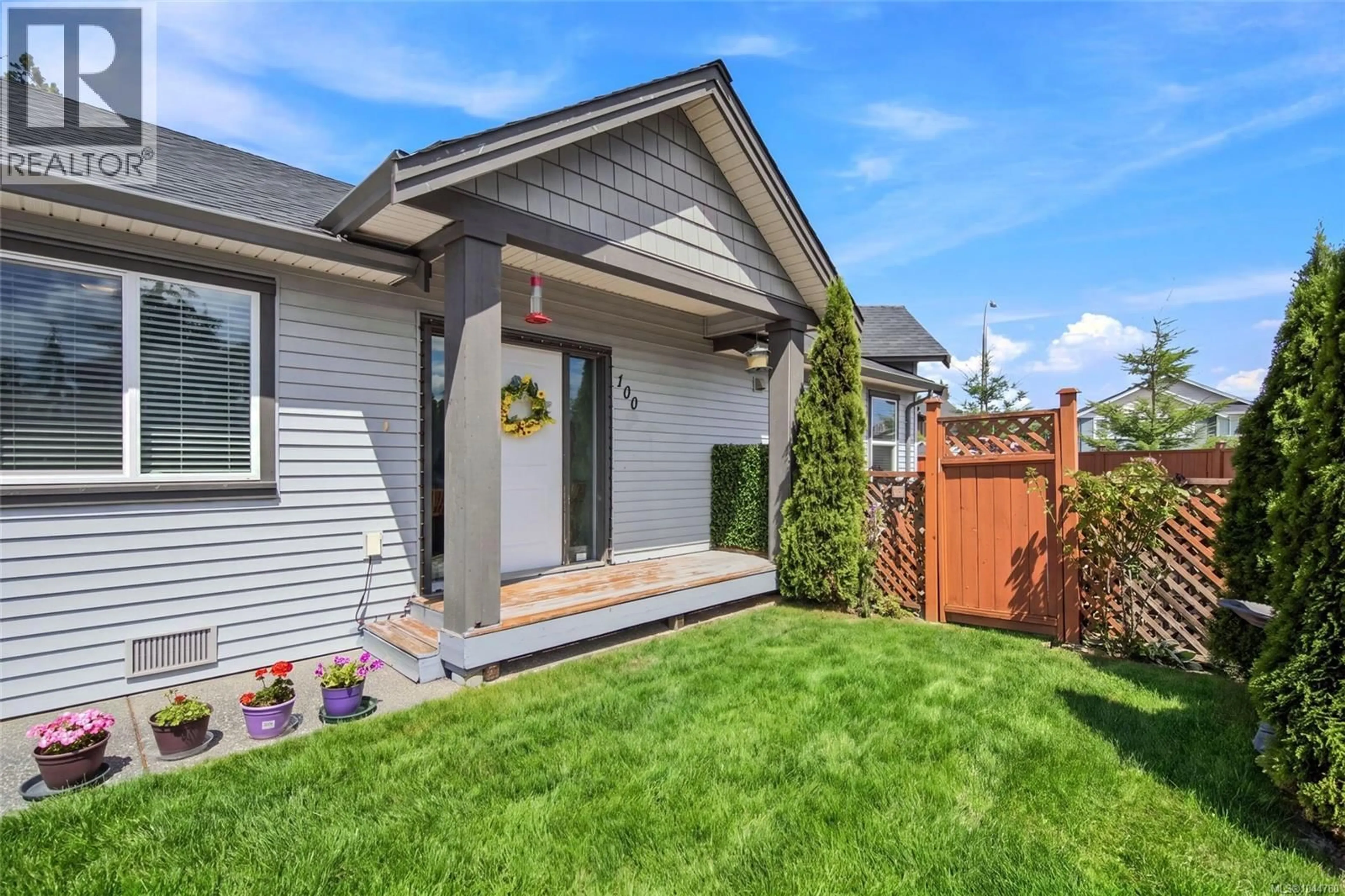 Home with vinyl exterior material, street for 100 CARLO PLACE, Nanaimo British Columbia V9X0B3