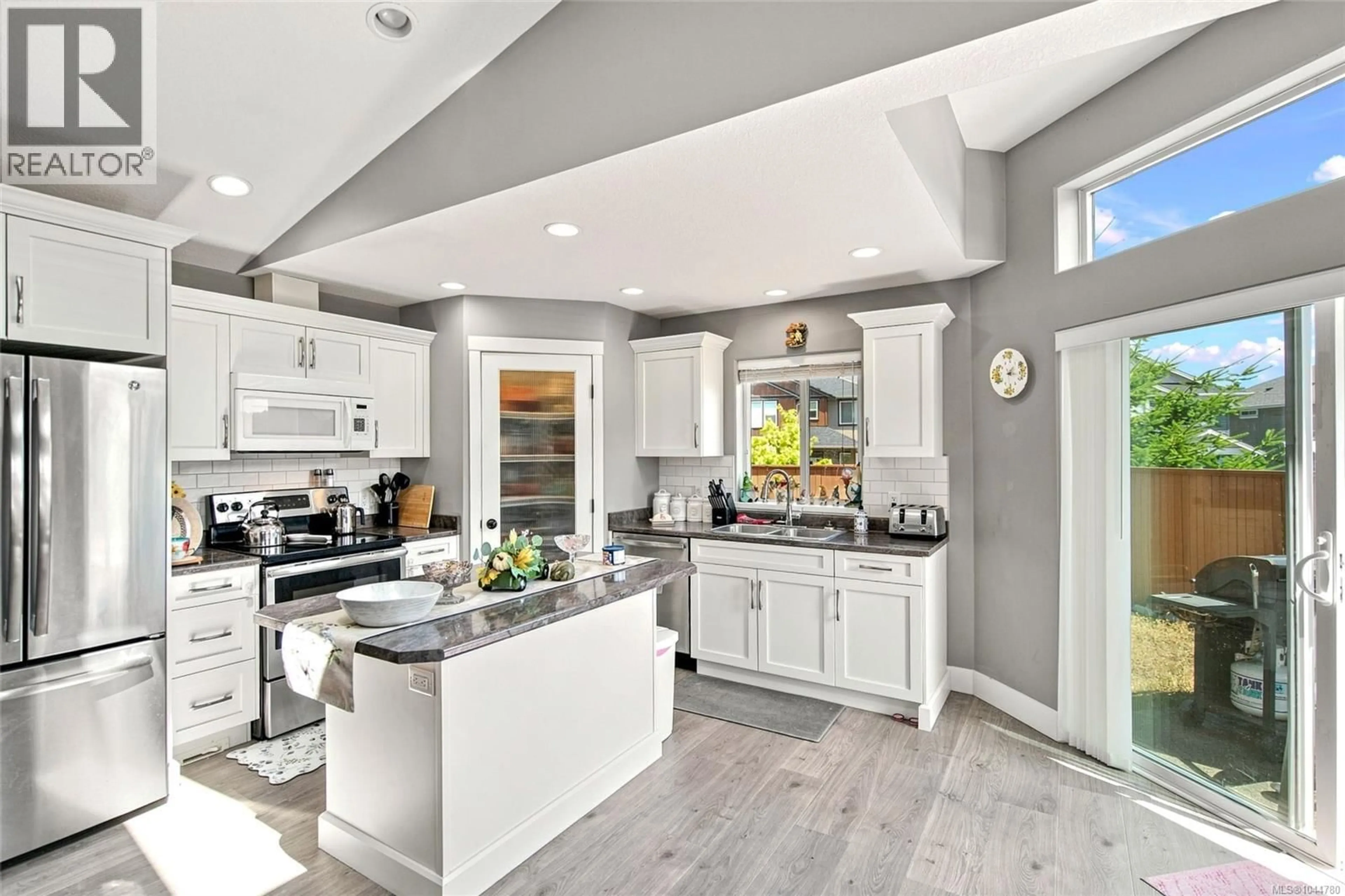 Open concept kitchen, ceramic/tile floor for 100 CARLO PLACE, Nanaimo British Columbia V9X0B3