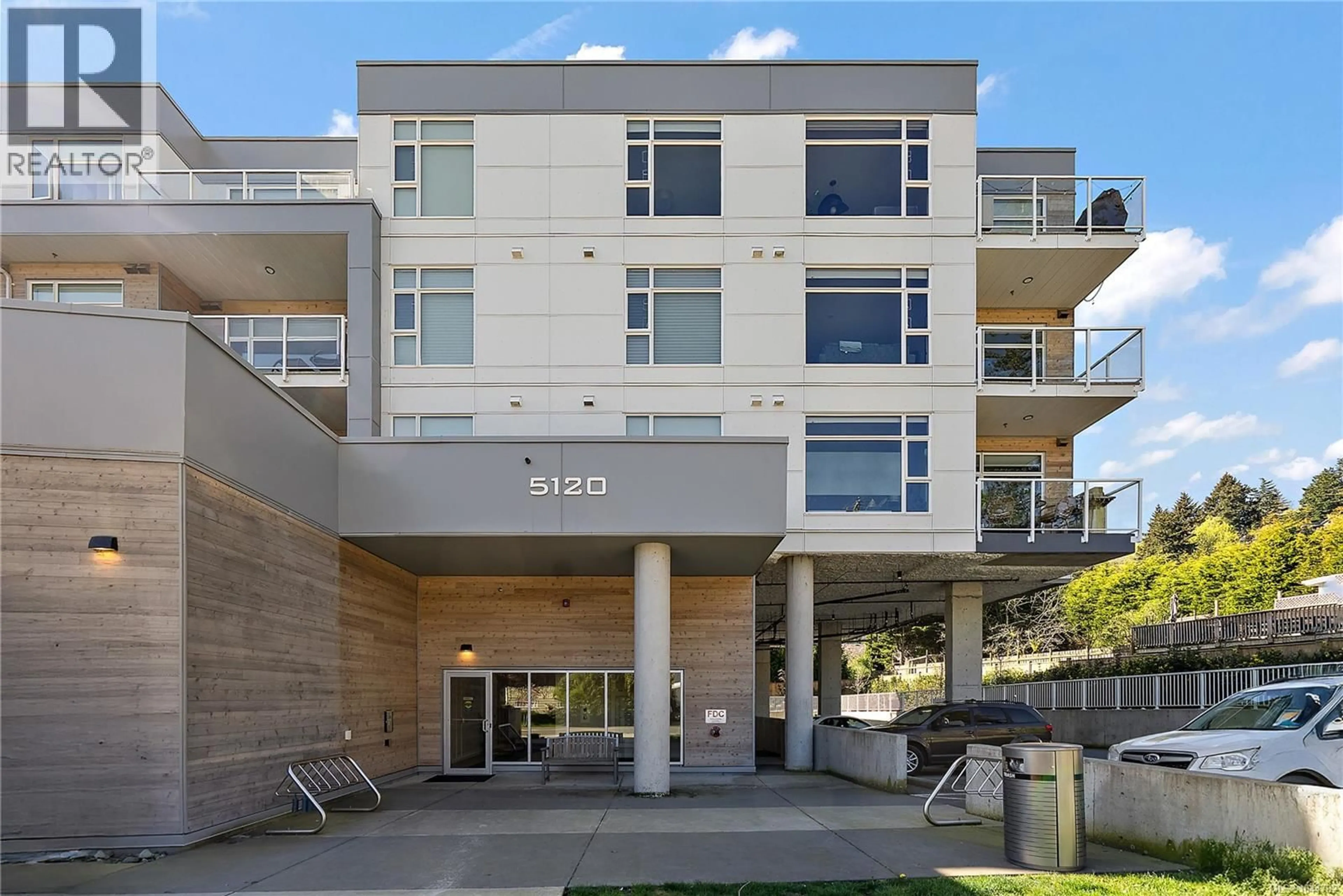 Patio, building for 214 - 5120 CORDOVA BAY ROAD, Saanich British Columbia V8Y2K5