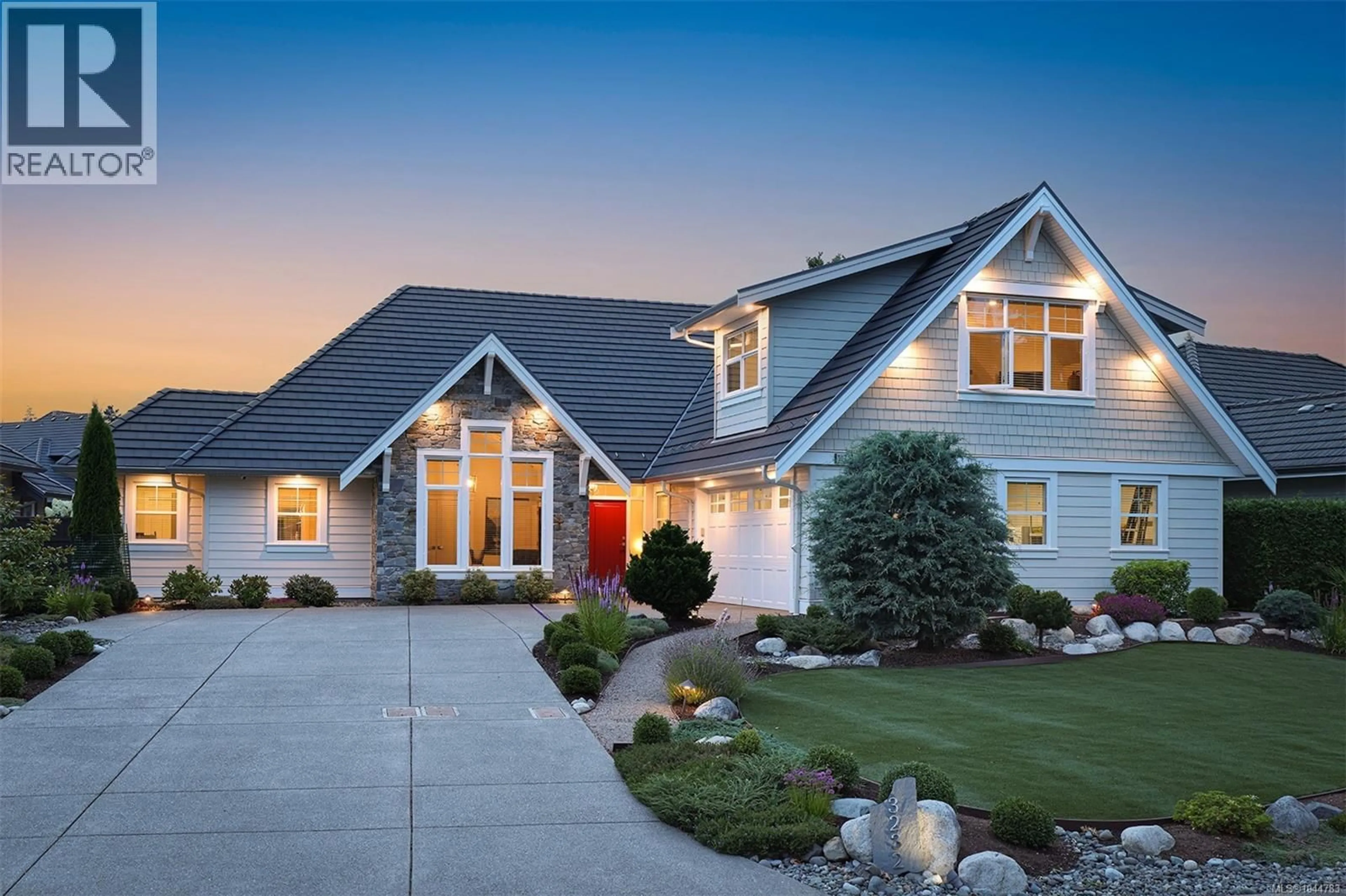 Home with vinyl exterior material, street for 3232 MAJESTIC DRIVE, Courtenay British Columbia V9N9X4