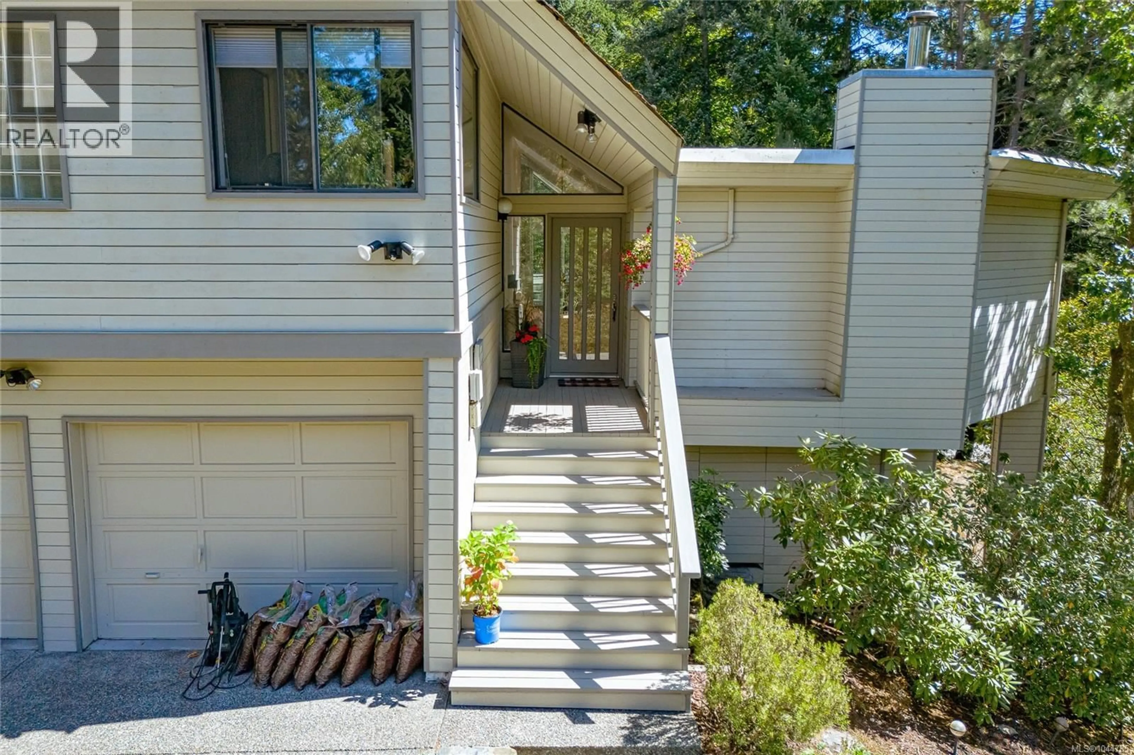 Unknown for 4468 AUTUMNWOOD LANE, Saanich British Columbia V8X4V8