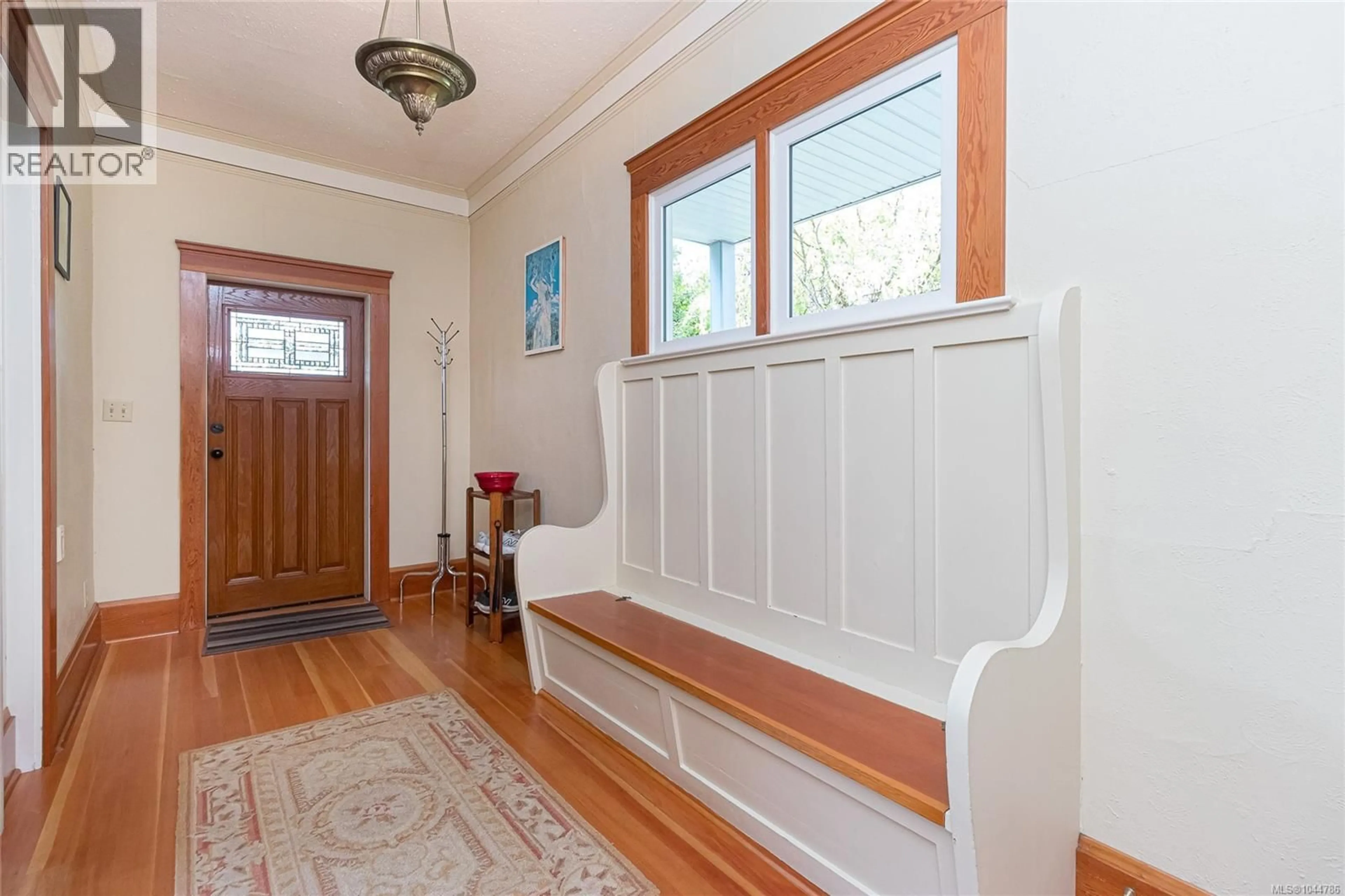 Indoor entryway for 915 OLIVER STREET, Oak Bay British Columbia V8S4W5